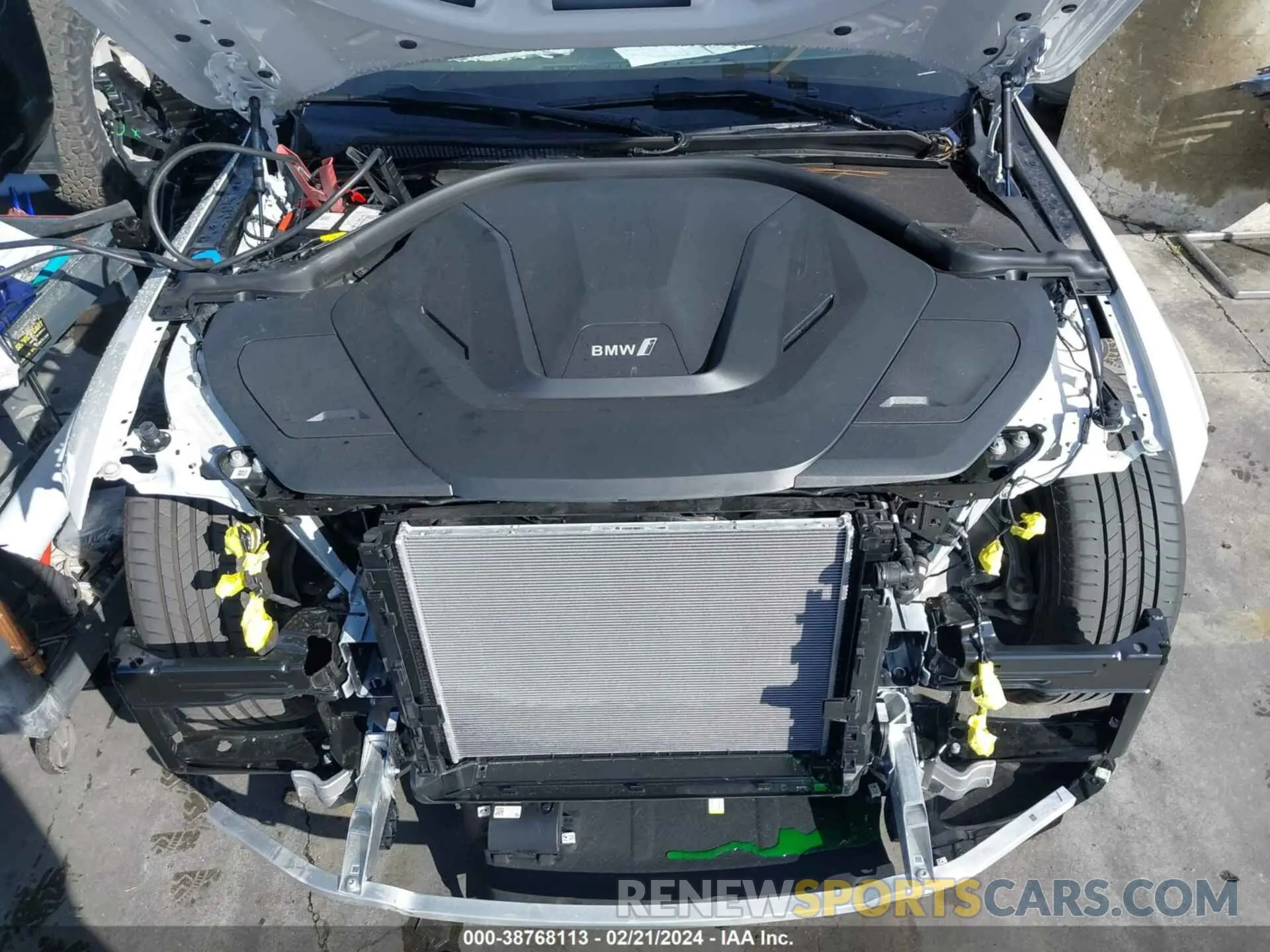 10 fotografías del automóvil dañado WBY73AW0XPFR31159 BMW I4 2023