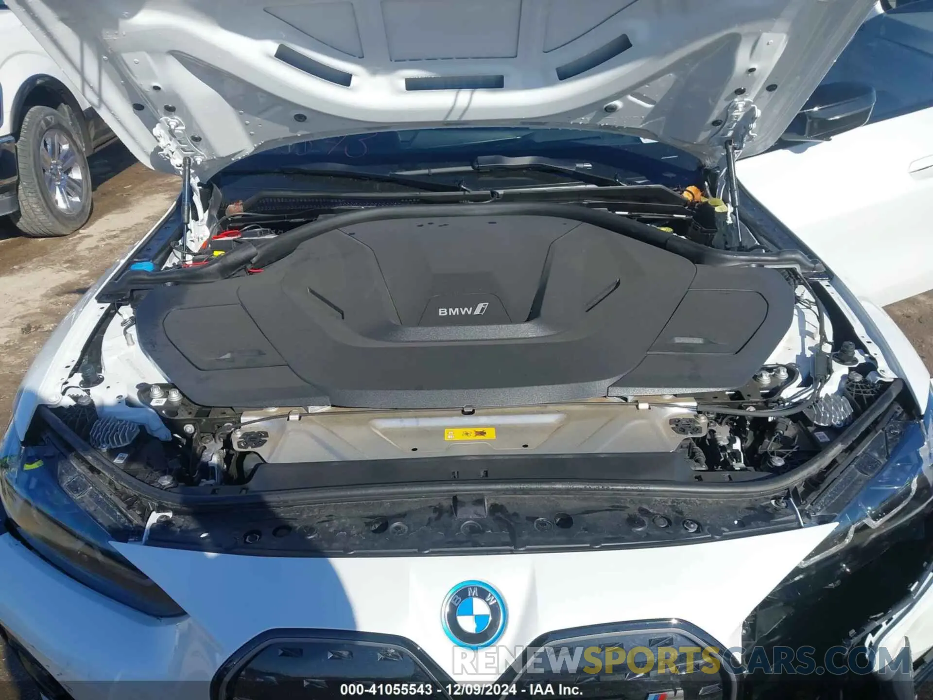 10 fotografías del automóvil dañado WBY33AW01RFS77623 BMW I4 2024