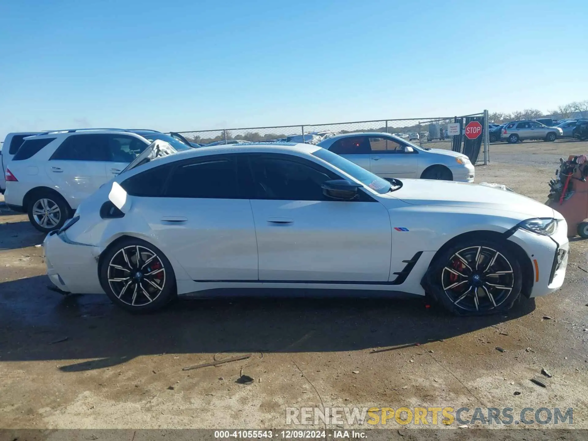 12 fotografías del automóvil dañado WBY33AW01RFS77623 BMW I4 2024