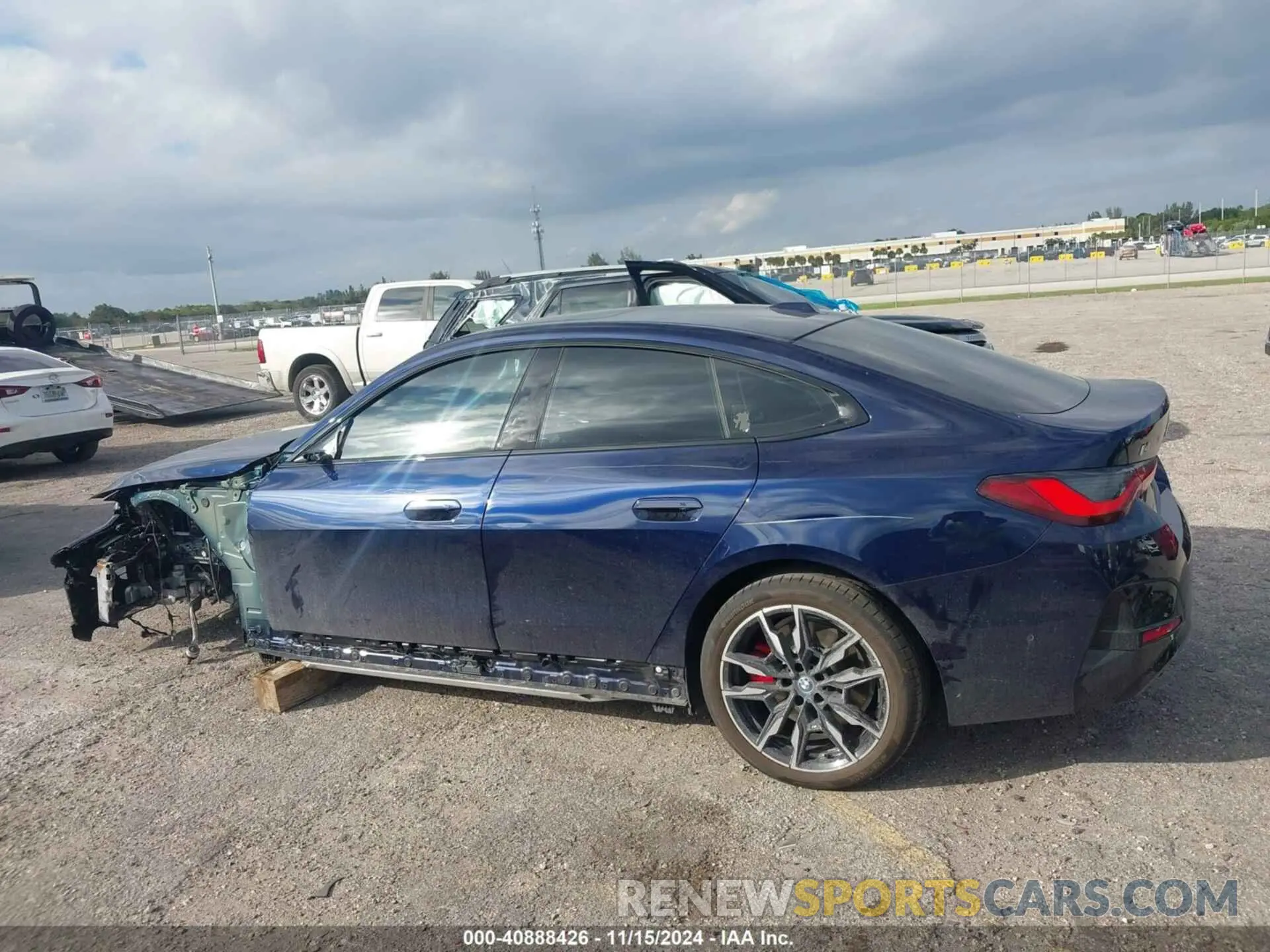 15 fotografías del automóvil dañado WBY33AW03RFR93715 BMW I4 2024
