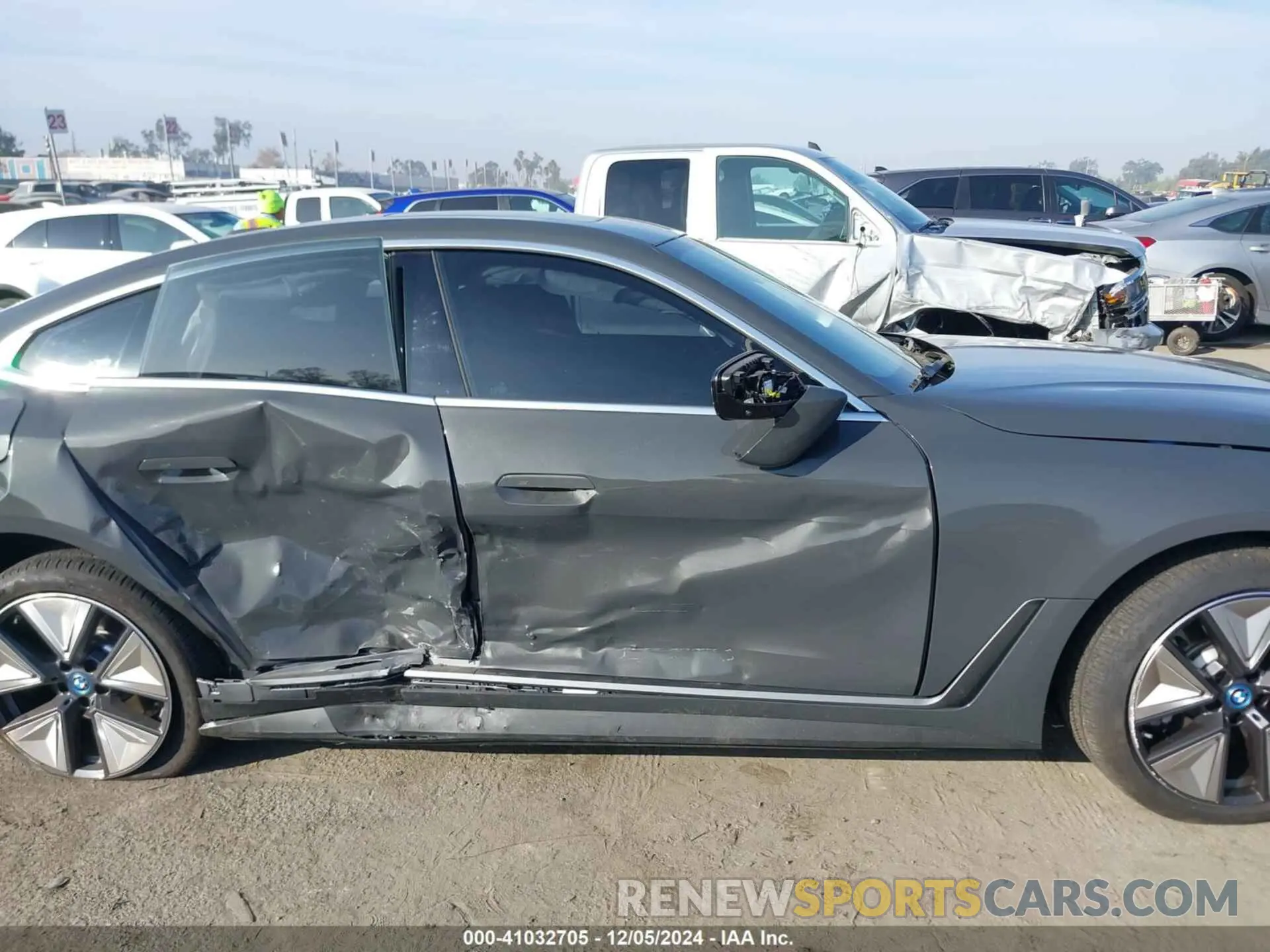 14 fotografías del automóvil dañado WBY43AW01RFS99206 BMW I4 2024