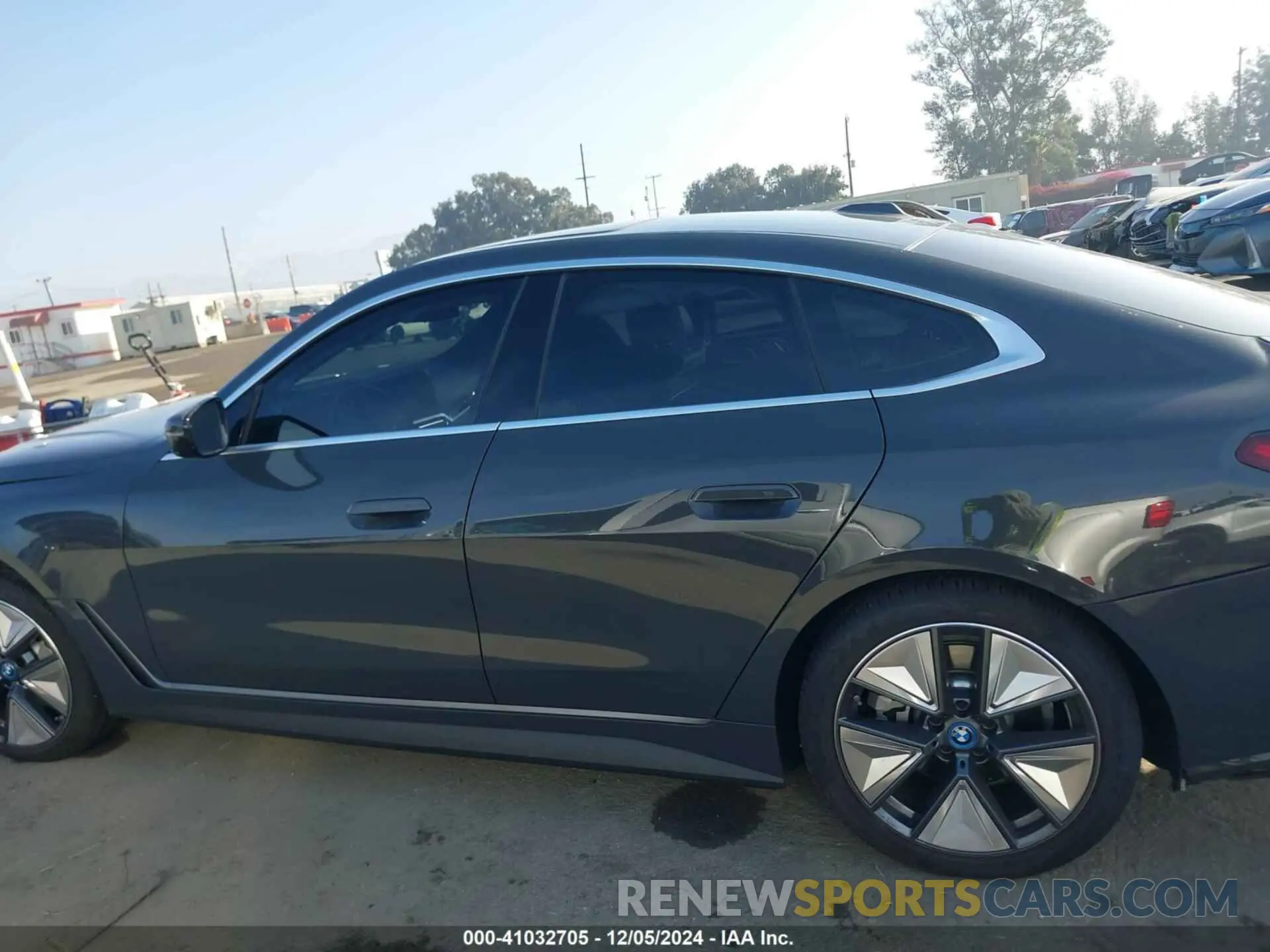 15 fotografías del automóvil dañado WBY43AW01RFS99206 BMW I4 2024