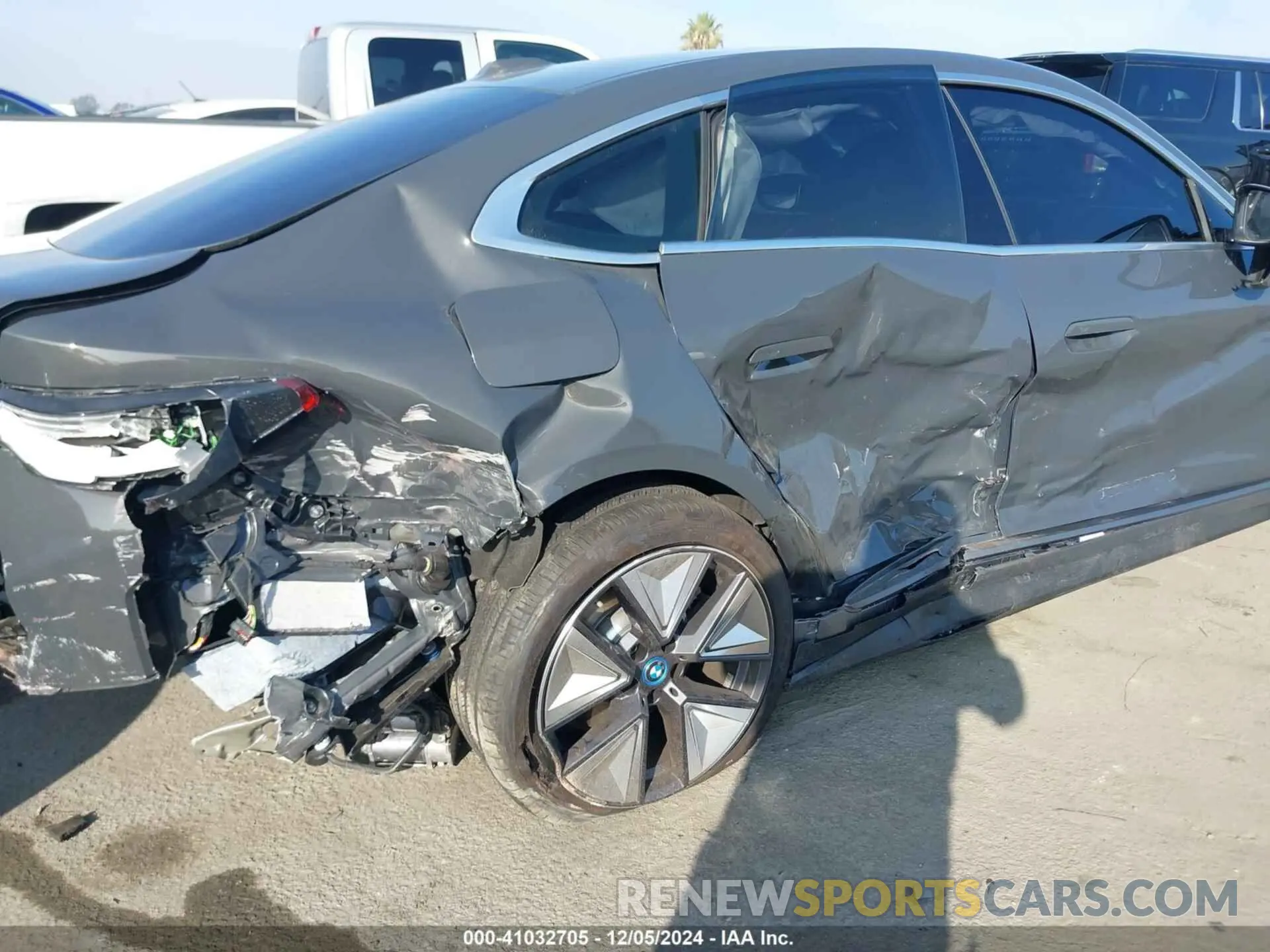6 fotografías del automóvil dañado WBY43AW01RFS99206 BMW I4 2024