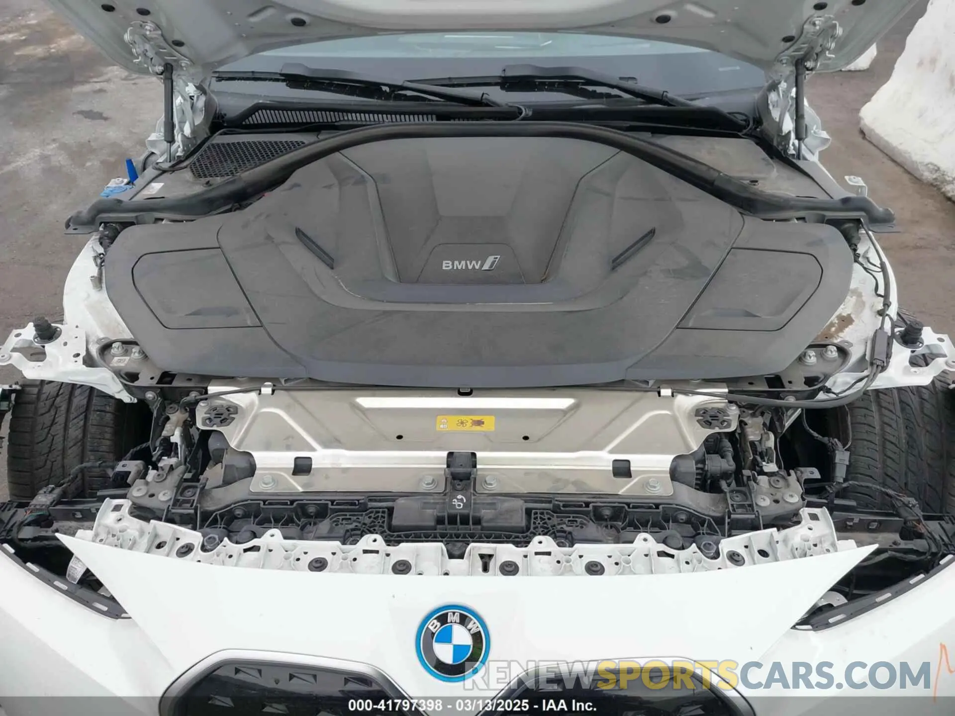10 fotografías del automóvil dañado WBY43AW04RFR67340 BMW I4 2024
