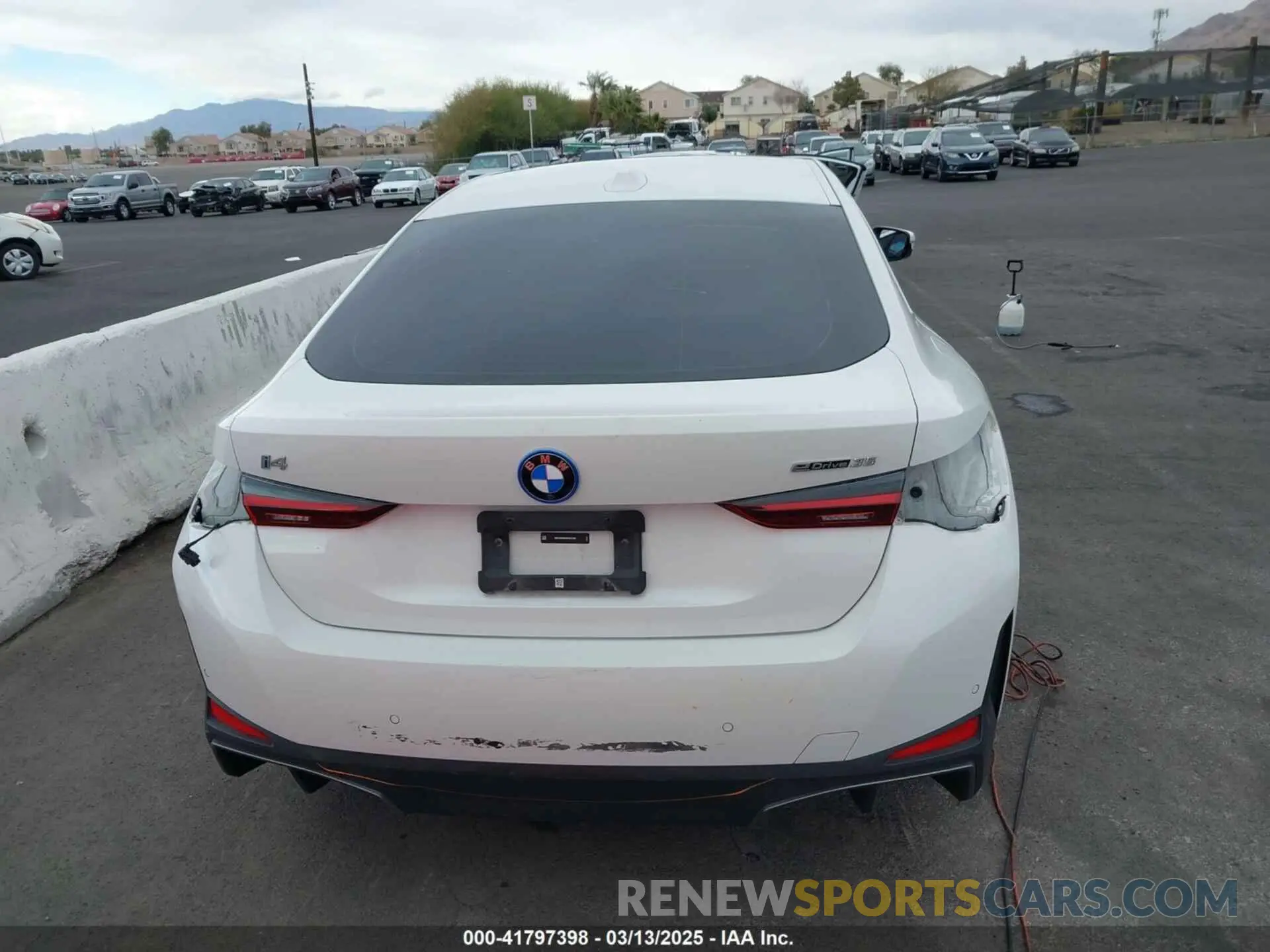 17 fotografías del automóvil dañado WBY43AW04RFR67340 BMW I4 2024