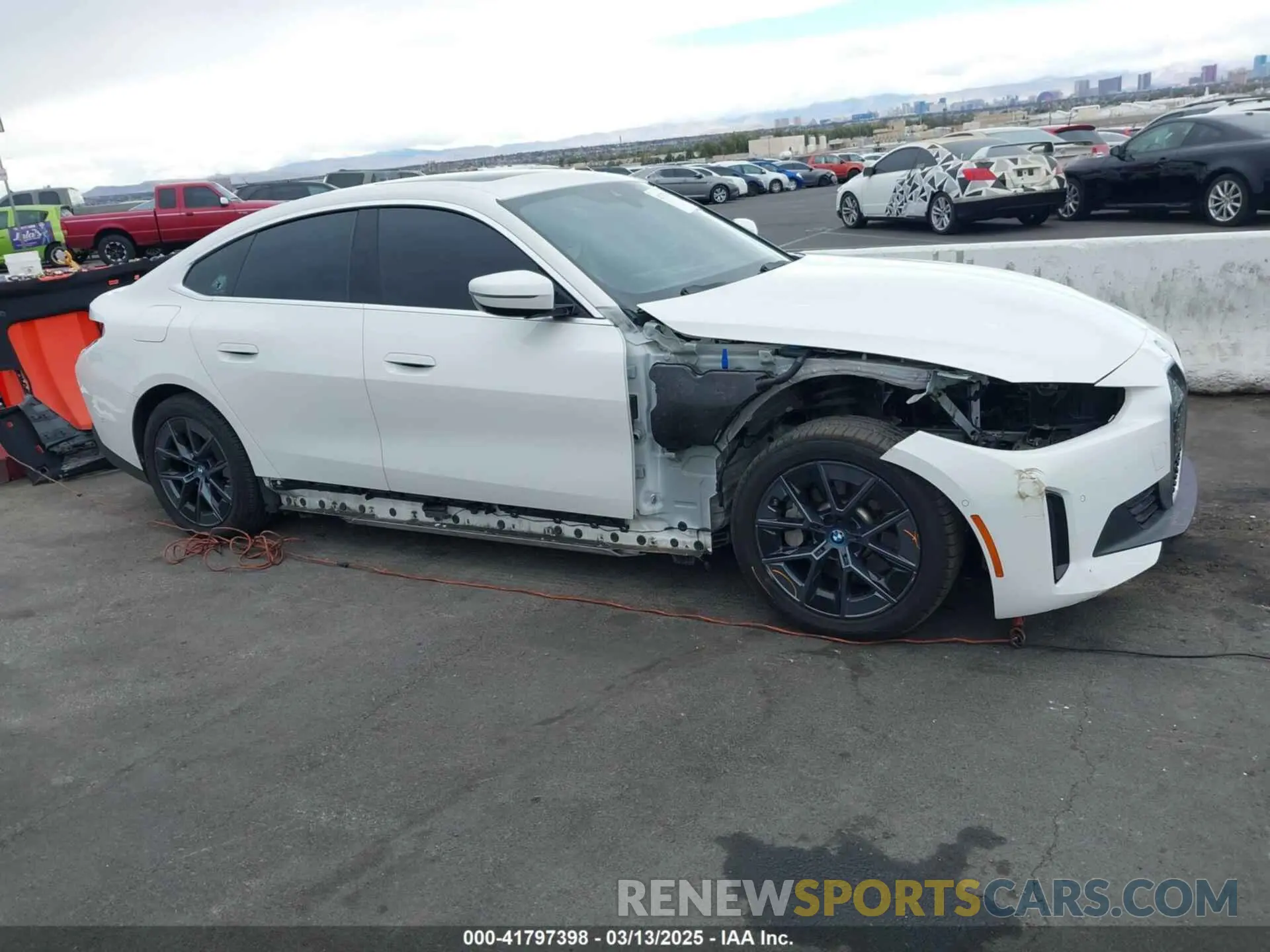 21 fotografías del automóvil dañado WBY43AW04RFR67340 BMW I4 2024