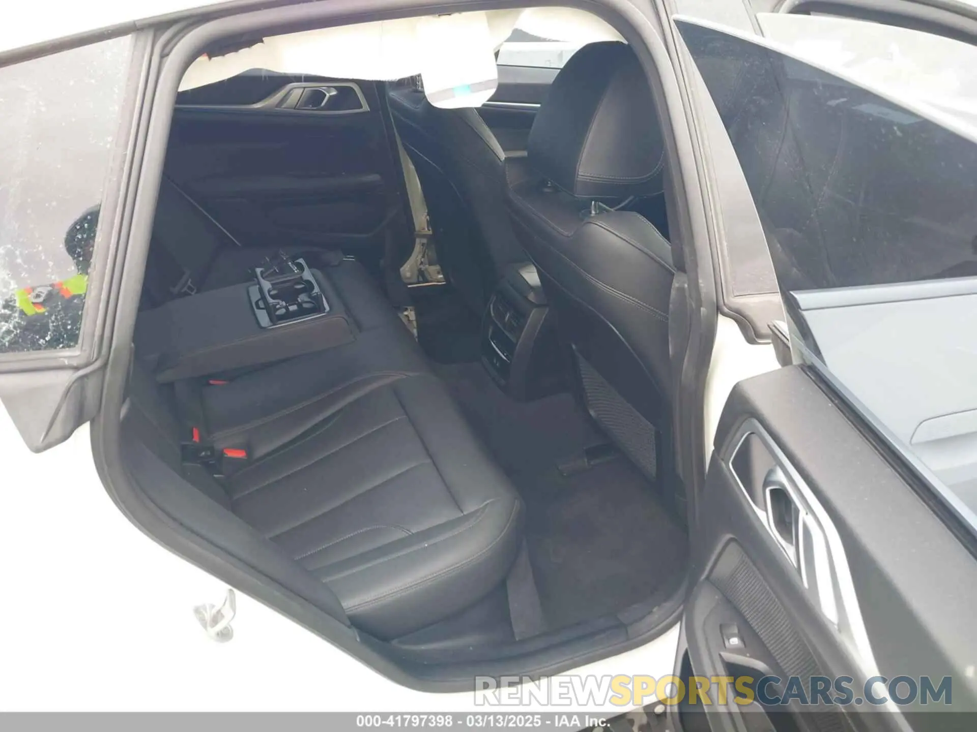 8 fotografías del automóvil dañado WBY43AW04RFR67340 BMW I4 2024
