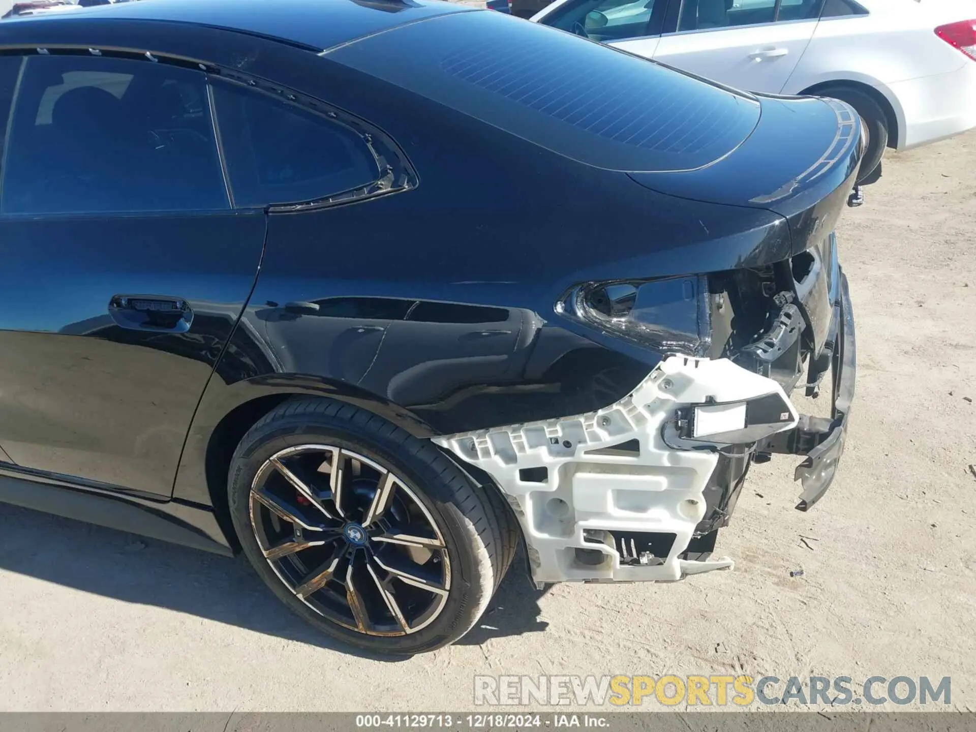 22 fotografías del automóvil dañado WBY43AW05RFT24687 BMW I4 2024
