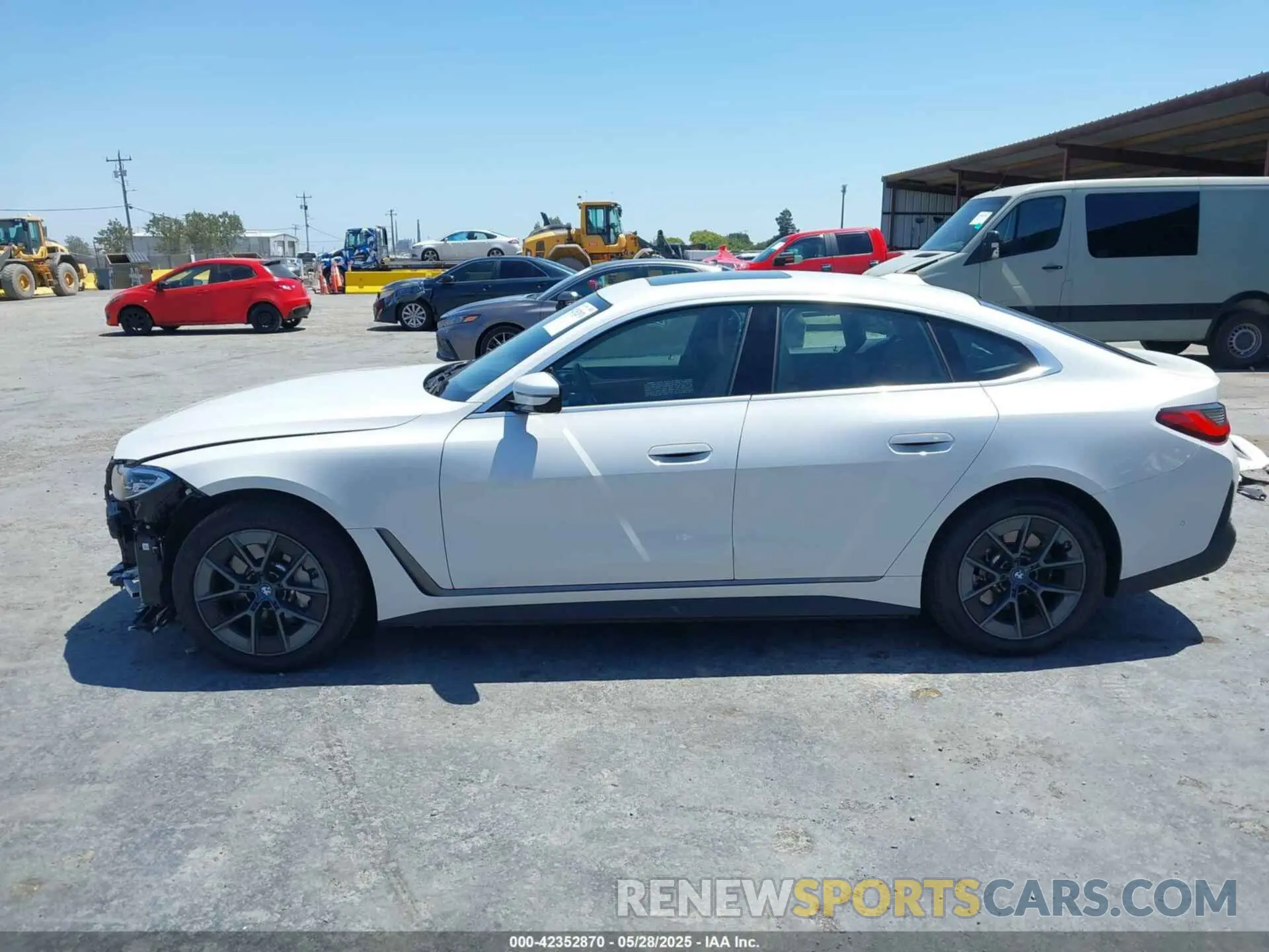 15 fotografías del automóvil dañado WBY43AW09RFS19070 BMW I4 2024