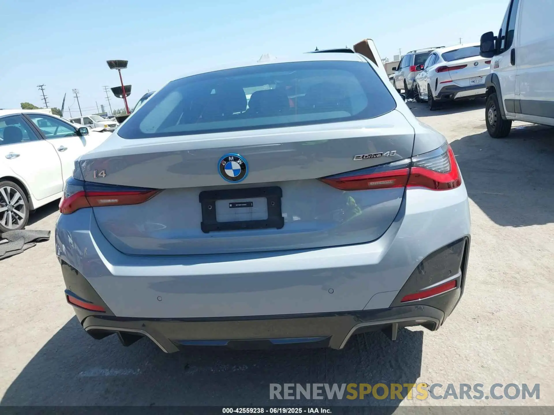 17 fotografías del automóvil dañado WBY73AW01RFS45238 BMW I4 2024