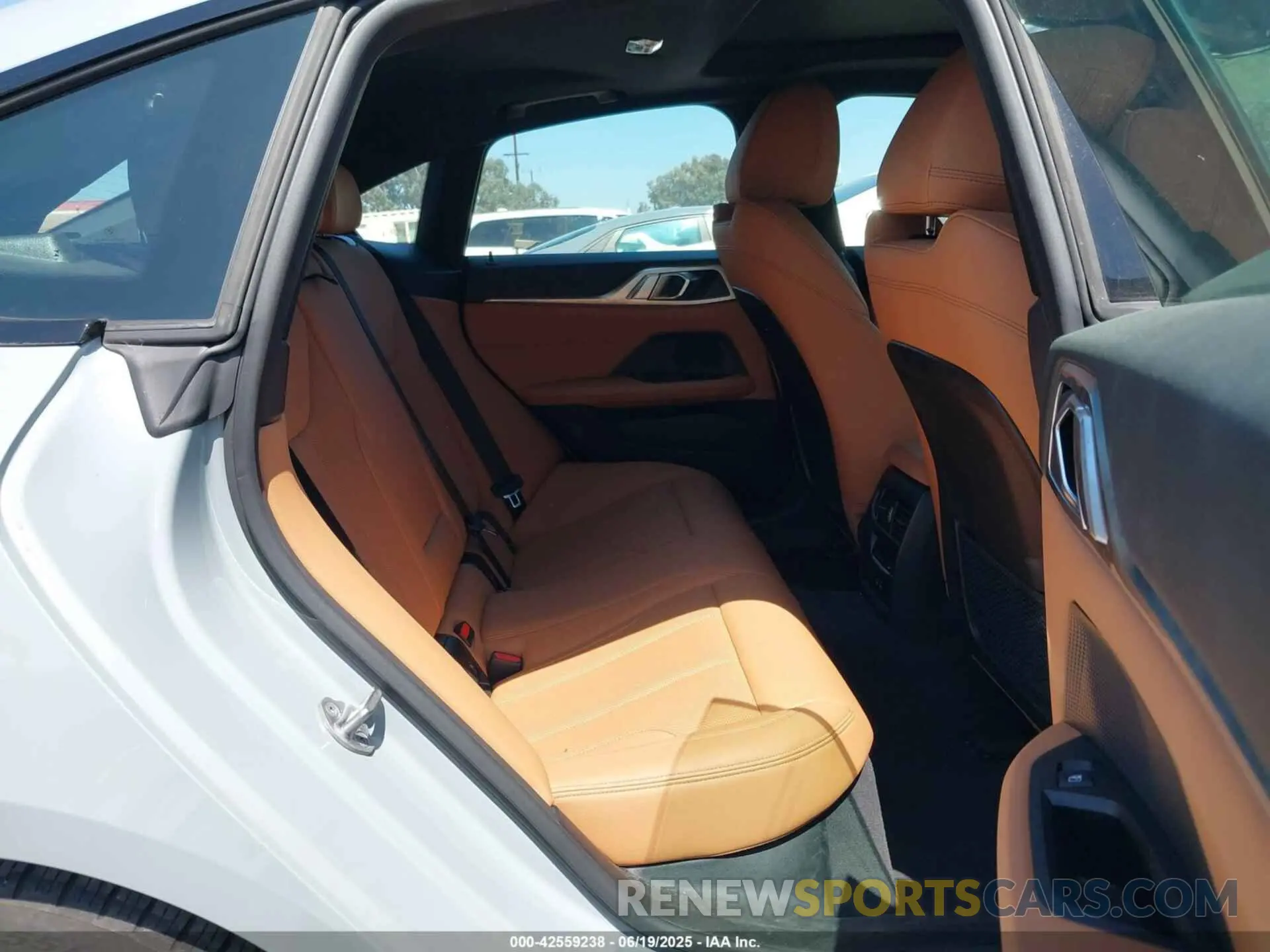 8 fotografías del automóvil dañado WBY73AW01RFS45238 BMW I4 2024
