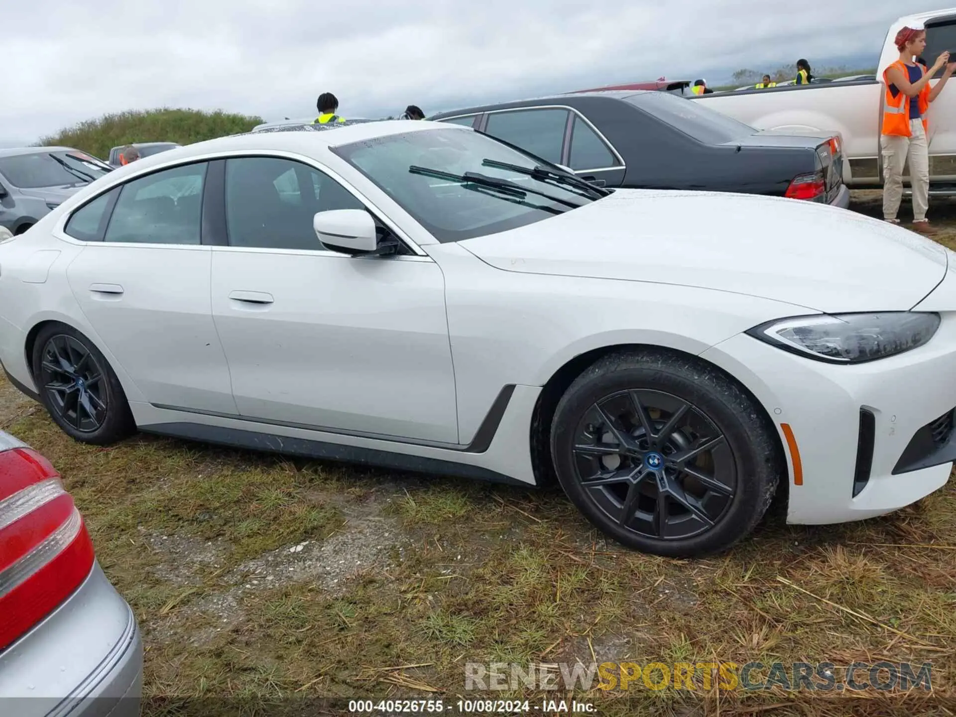 14 fotografías del automóvil dañado WBY73AW06RFR74822 BMW I4 2024