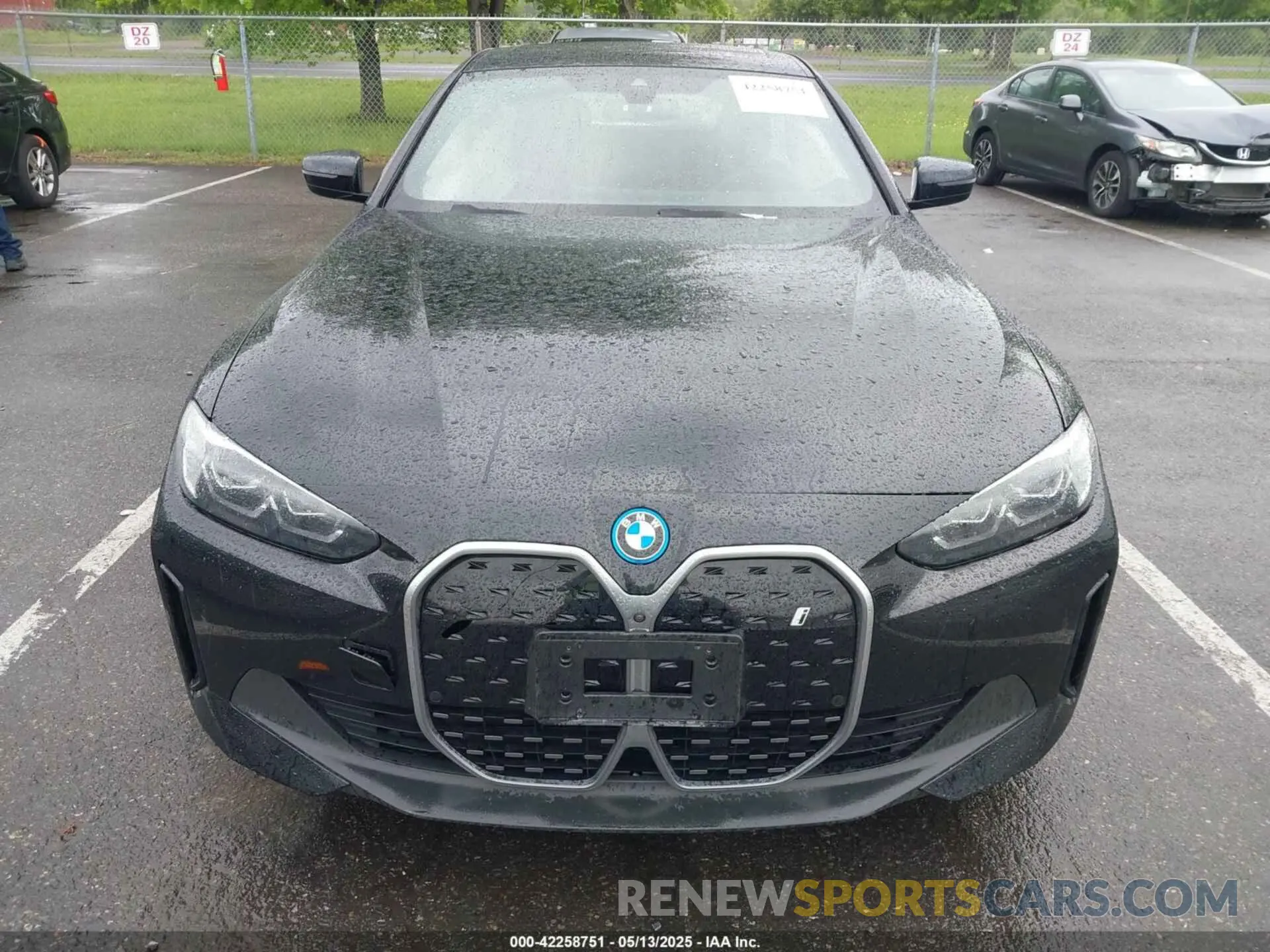 12 fotografías del automóvil dañado WBY83FB07RFT10939 BMW I4 2024