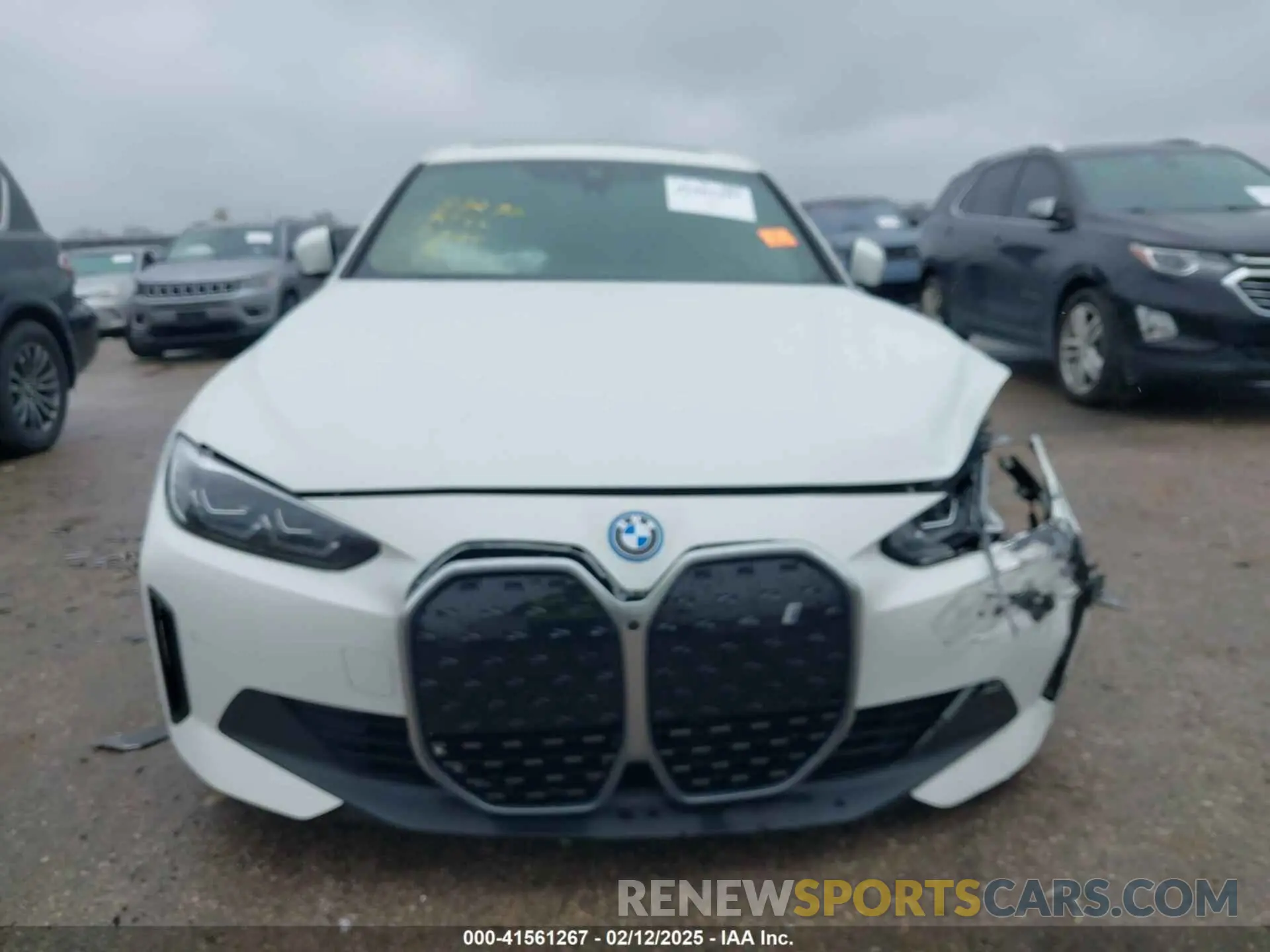 12 fotografías del automóvil dañado WBY83FB09RFS52364 BMW I4 2024