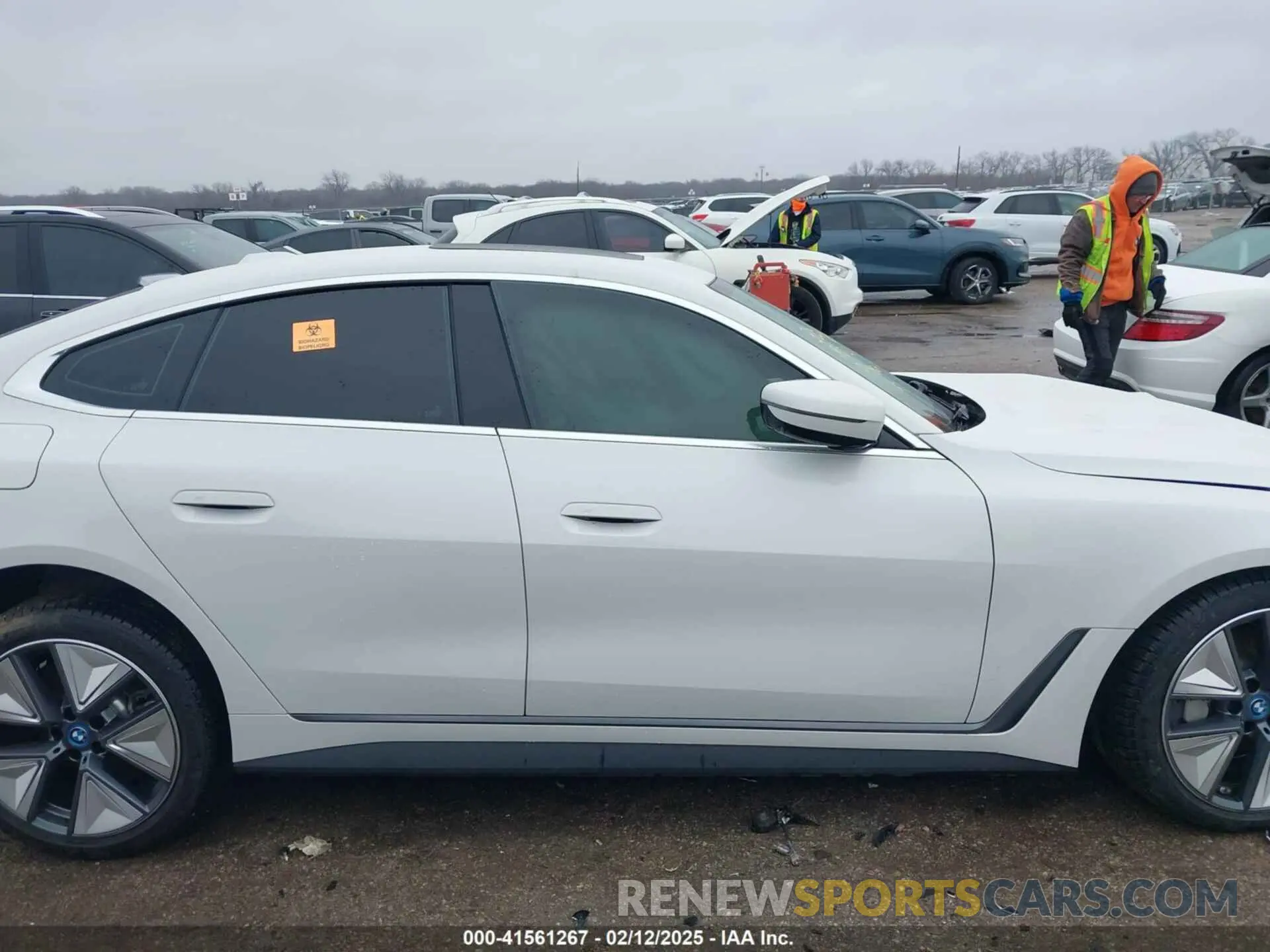 13 fotografías del automóvil dañado WBY83FB09RFS52364 BMW I4 2024