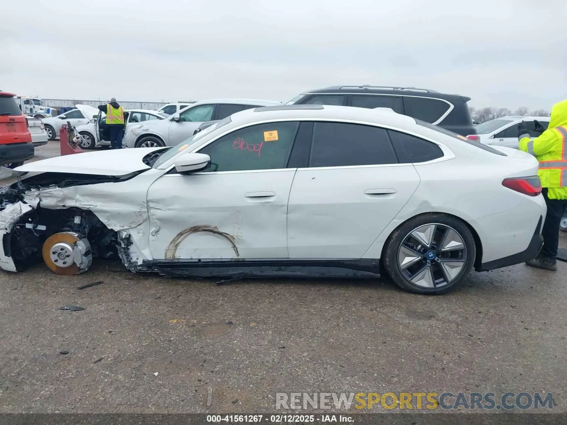 14 fotografías del automóvil dañado WBY83FB09RFS52364 BMW I4 2024
