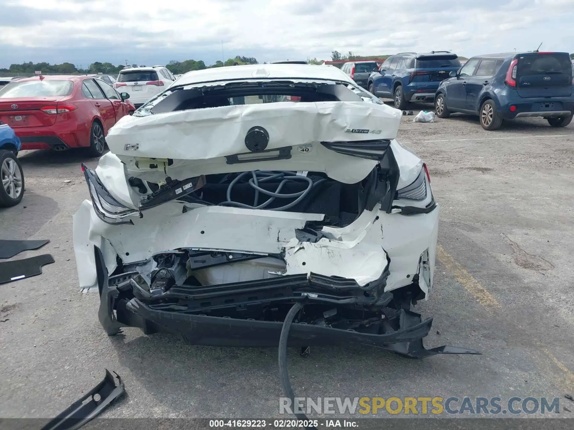 15 fotografías del automóvil dañado WBY23HD02SFT66503 BMW I4 2025