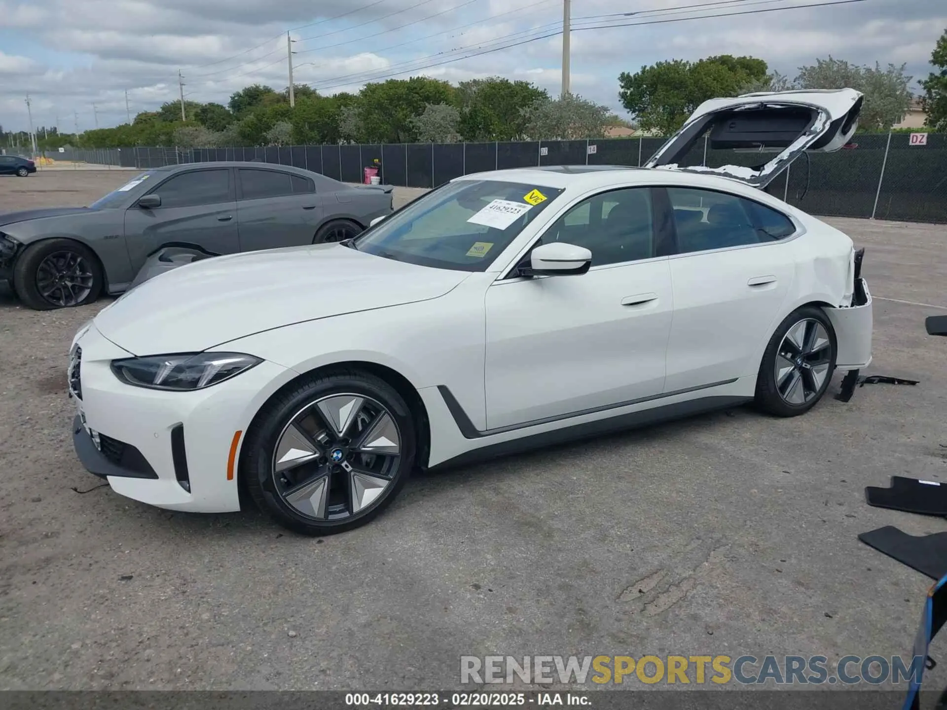 2 fotografías del automóvil dañado WBY23HD02SFT66503 BMW I4 2025