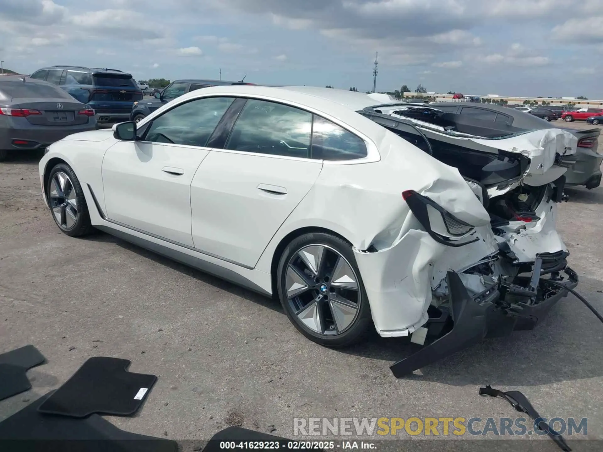 3 fotografías del automóvil dañado WBY23HD02SFT66503 BMW I4 2025
