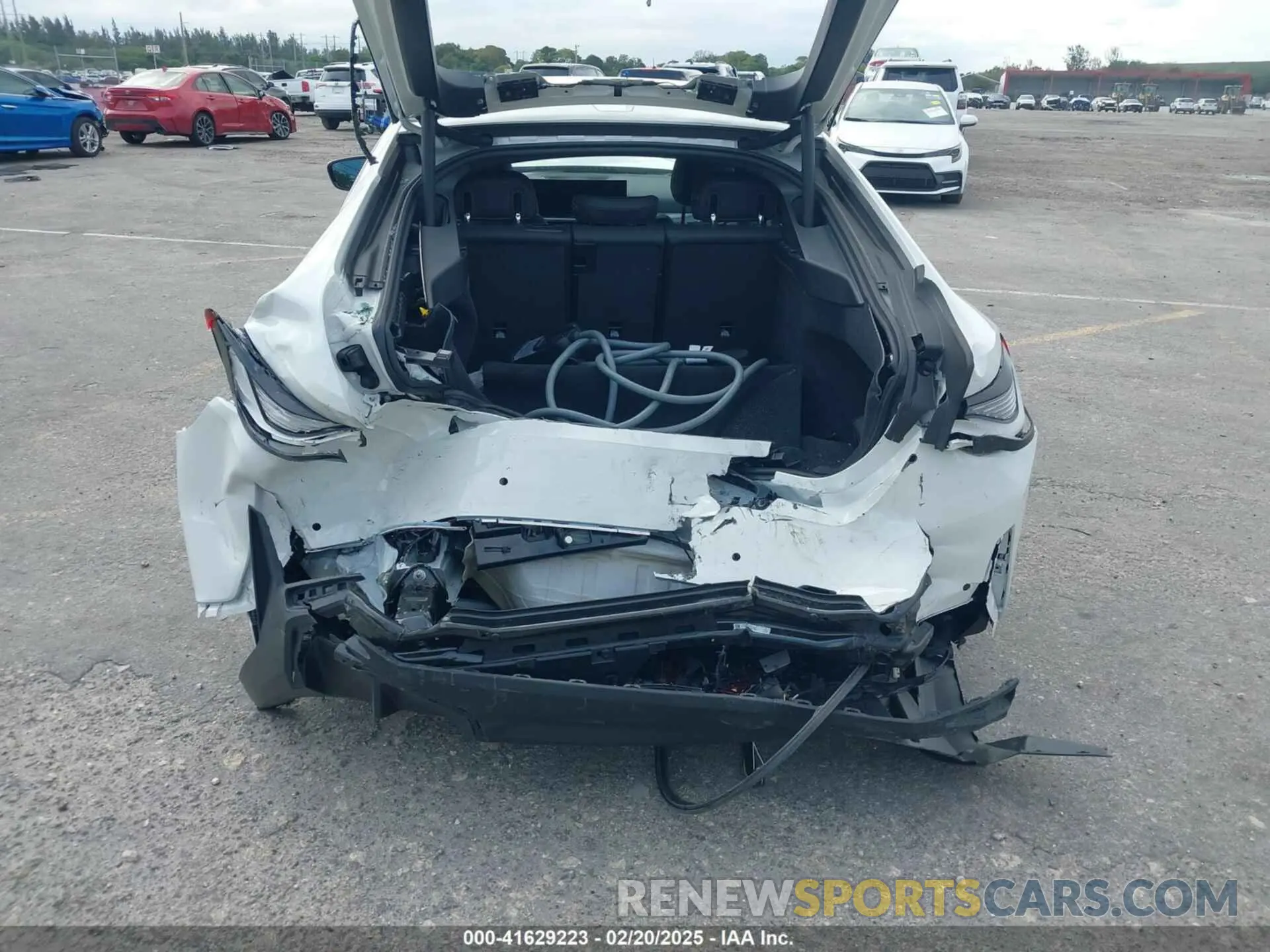 6 fotografías del automóvil dañado WBY23HD02SFT66503 BMW I4 2025