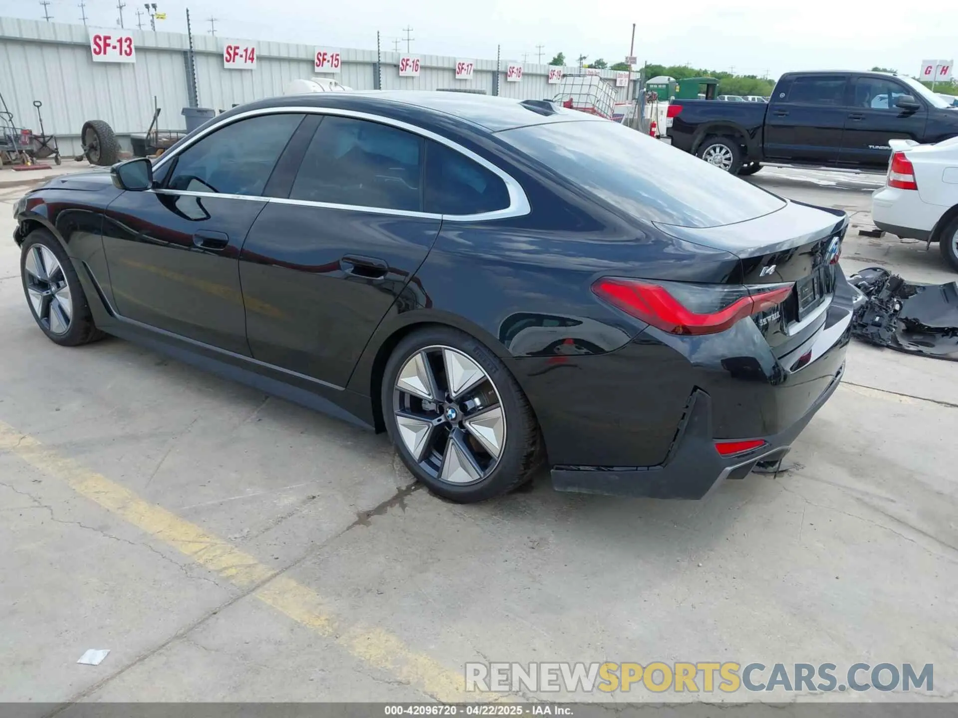 3 fotografías del automóvil dañado WBY23HD02SFU34895 BMW I4 2025