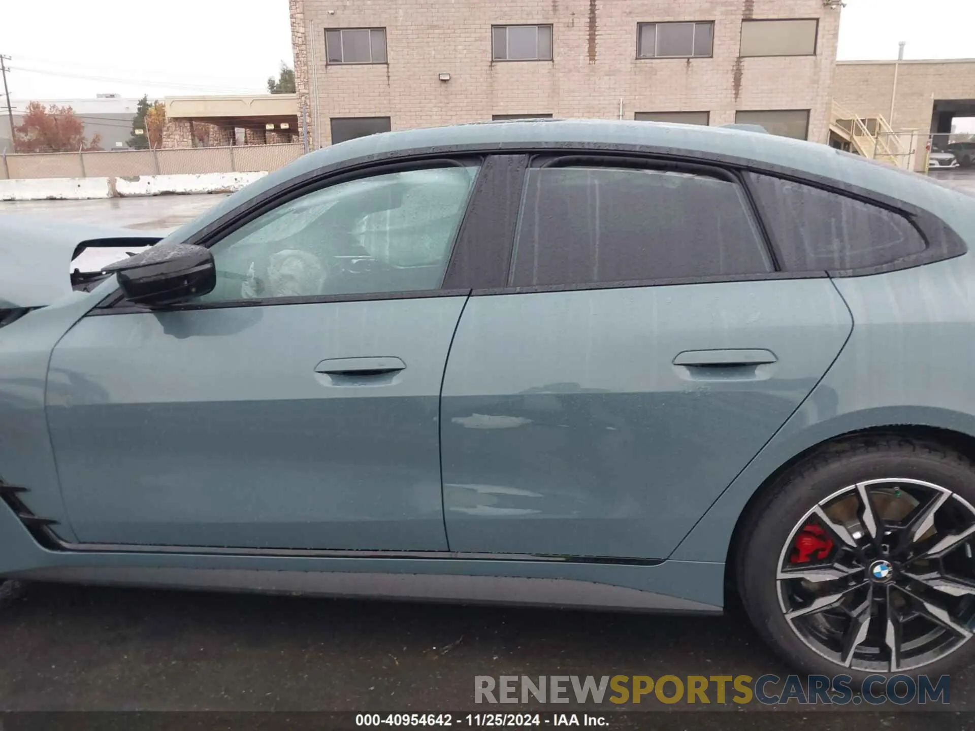15 fotografías del automóvil dañado WBY33HD08SFT94293 BMW I4 2025