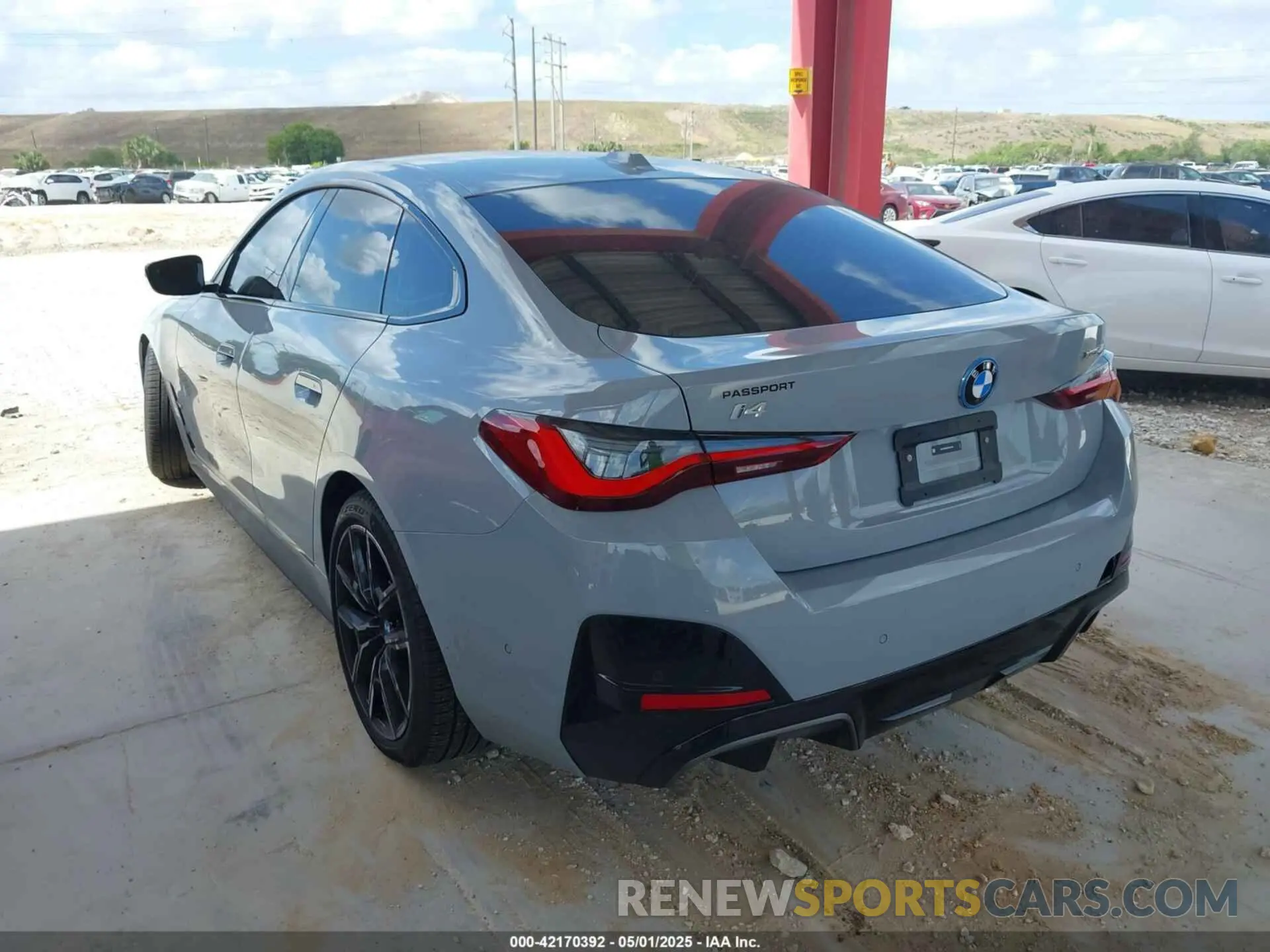 3 fotografías del automóvil dañado WBY43HD02SFU51432 BMW I4 2025