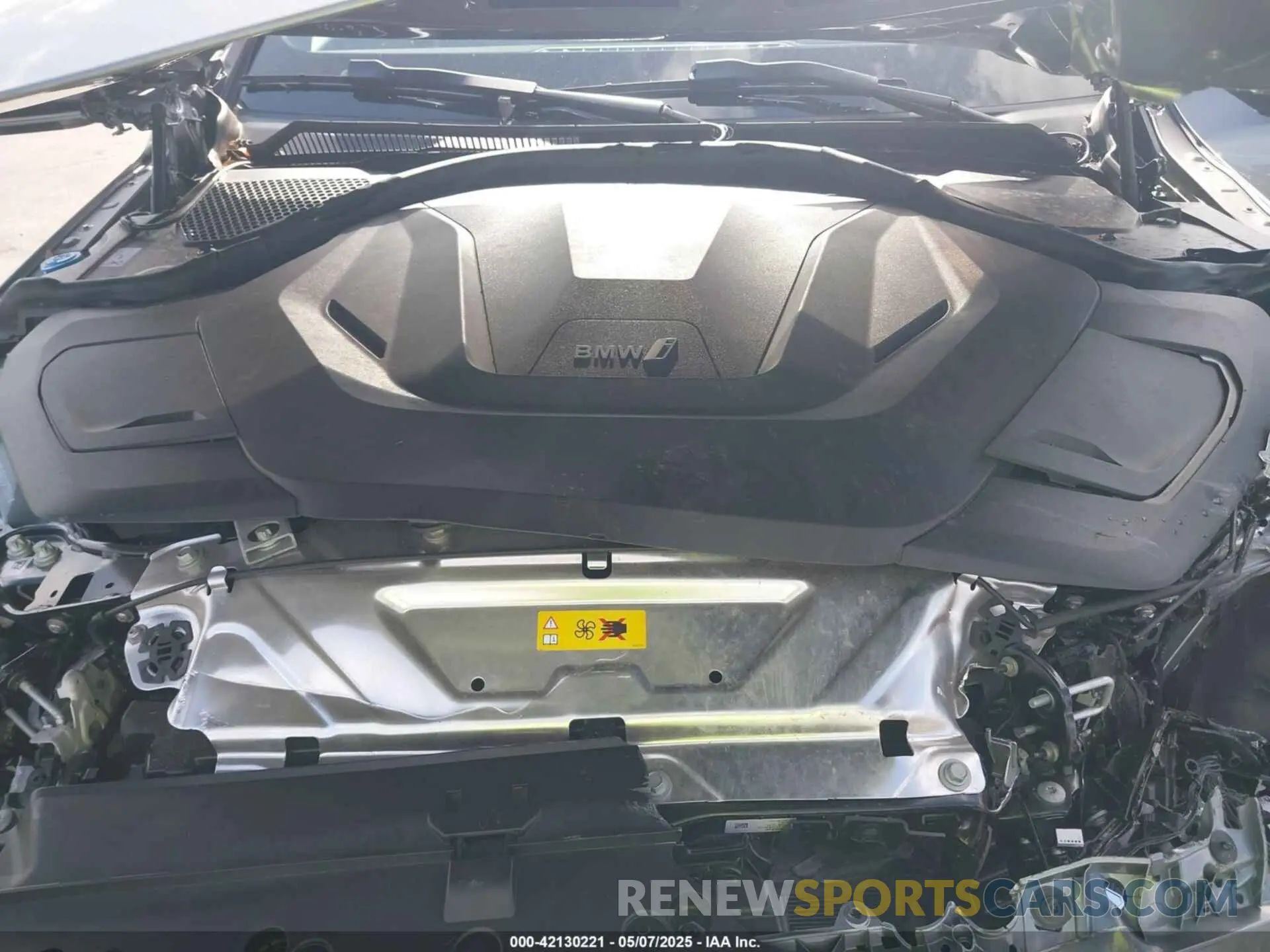 10 fotografías del automóvil dañado WBY43HD04SFT92948 BMW I4 2025