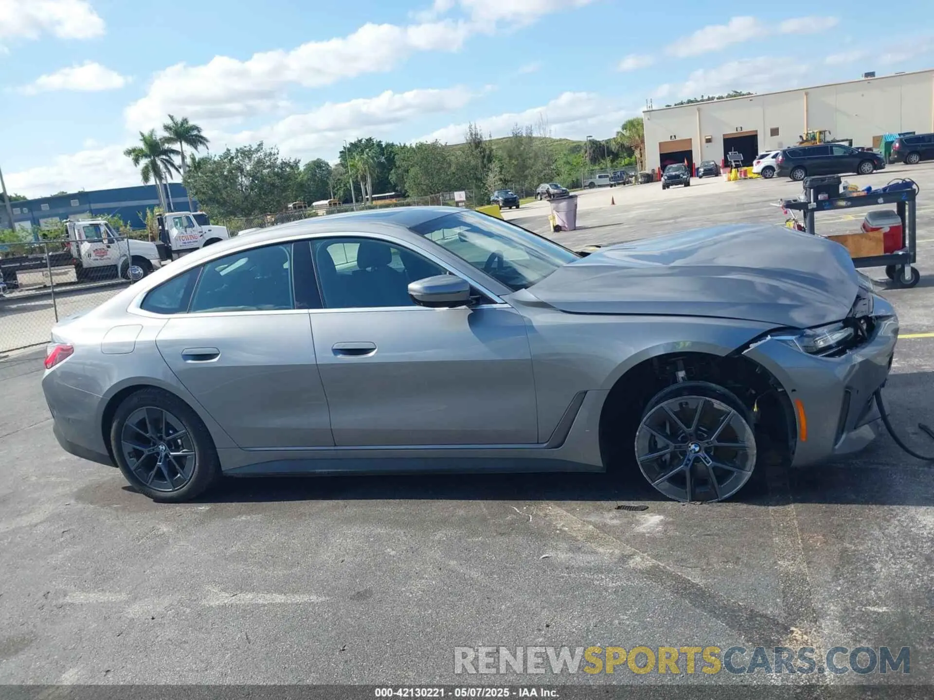 13 fotografías del automóvil dañado WBY43HD04SFT92948 BMW I4 2025