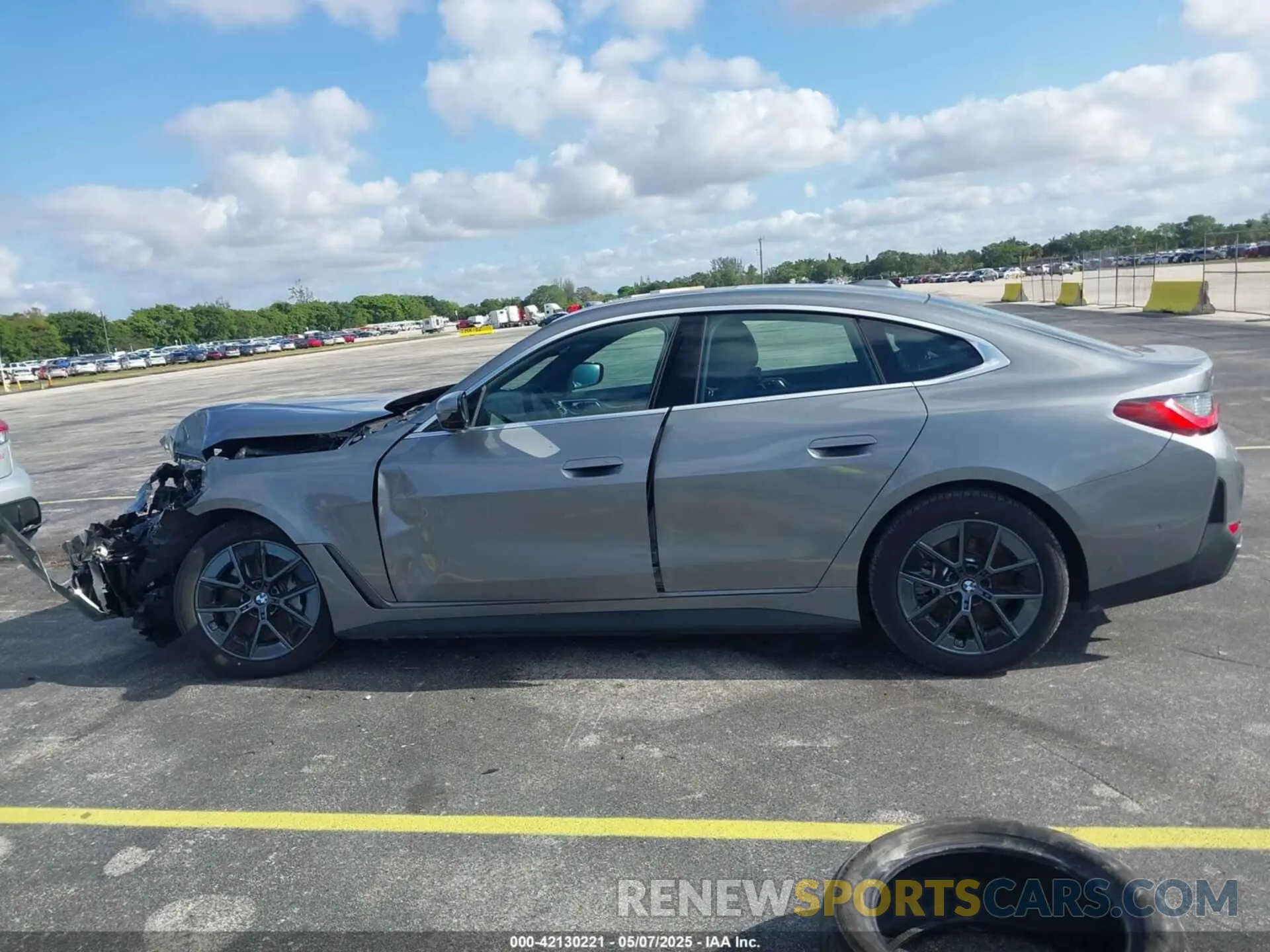14 fotografías del automóvil dañado WBY43HD04SFT92948 BMW I4 2025