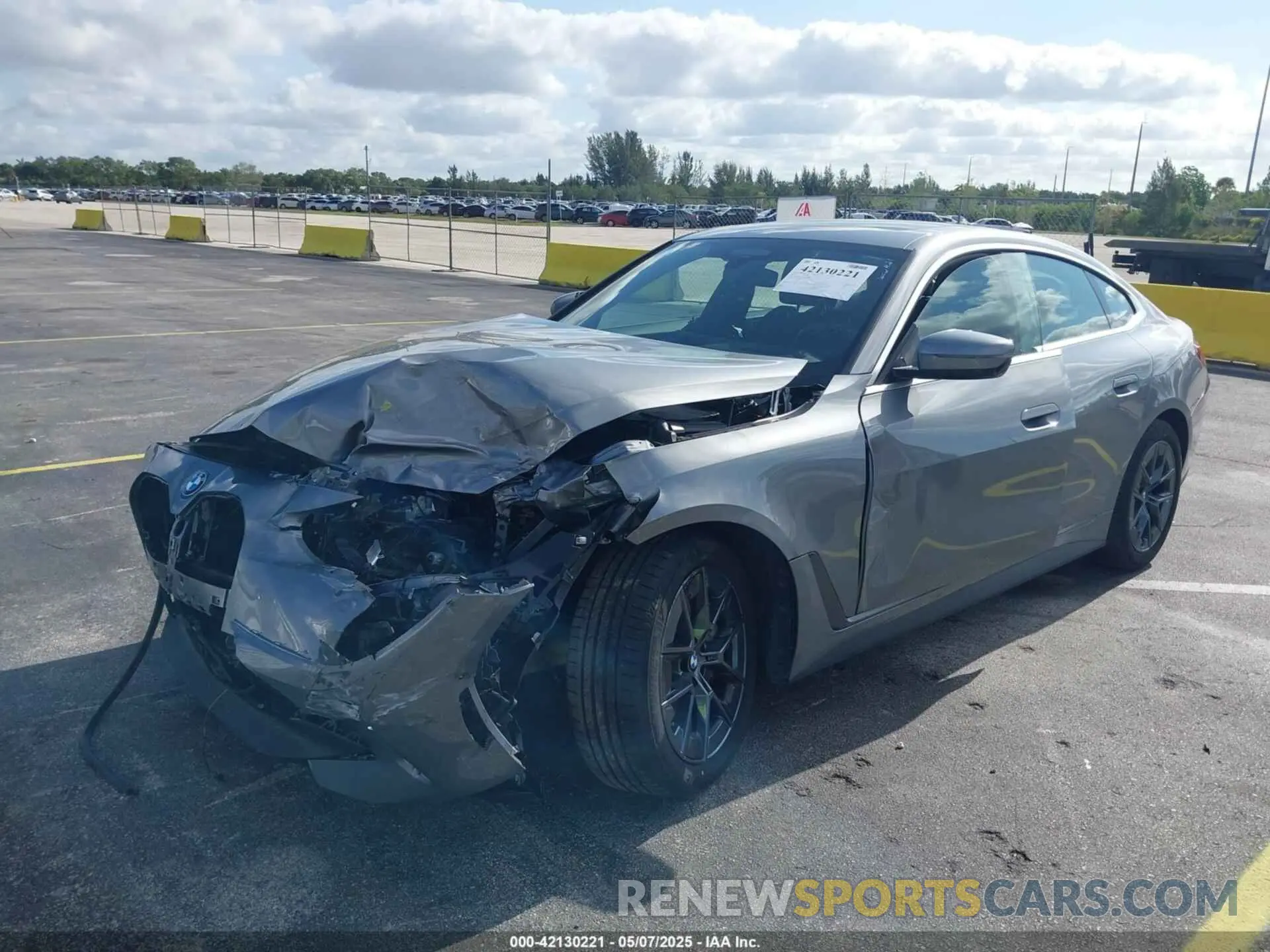 2 fotografías del automóvil dañado WBY43HD04SFT92948 BMW I4 2025