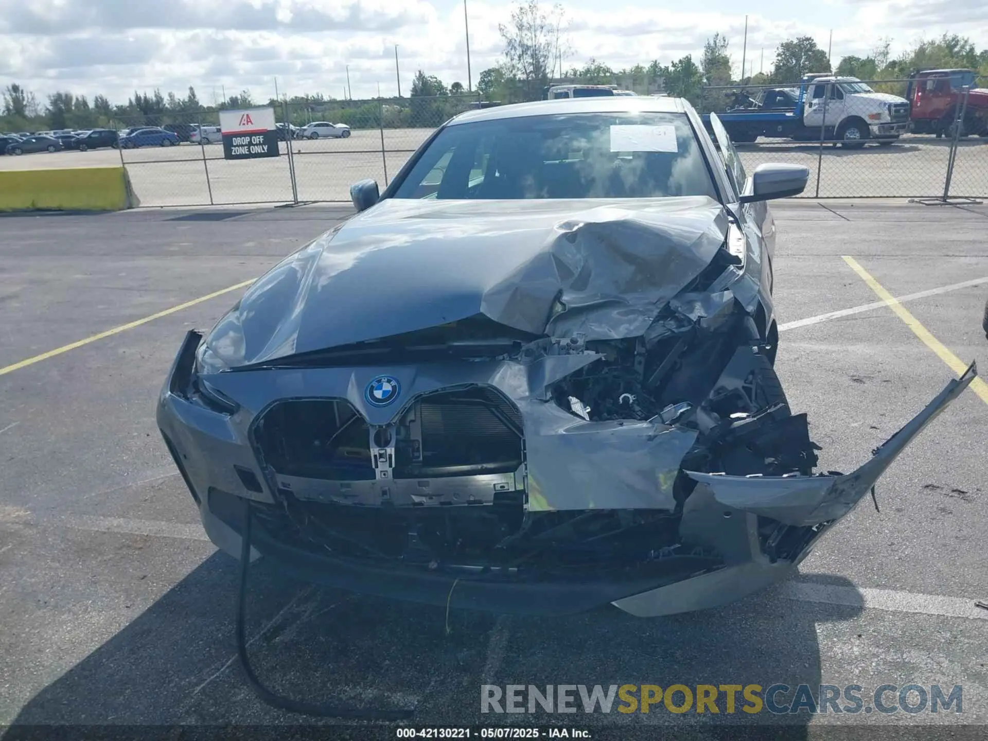 6 fotografías del automóvil dañado WBY43HD04SFT92948 BMW I4 2025
