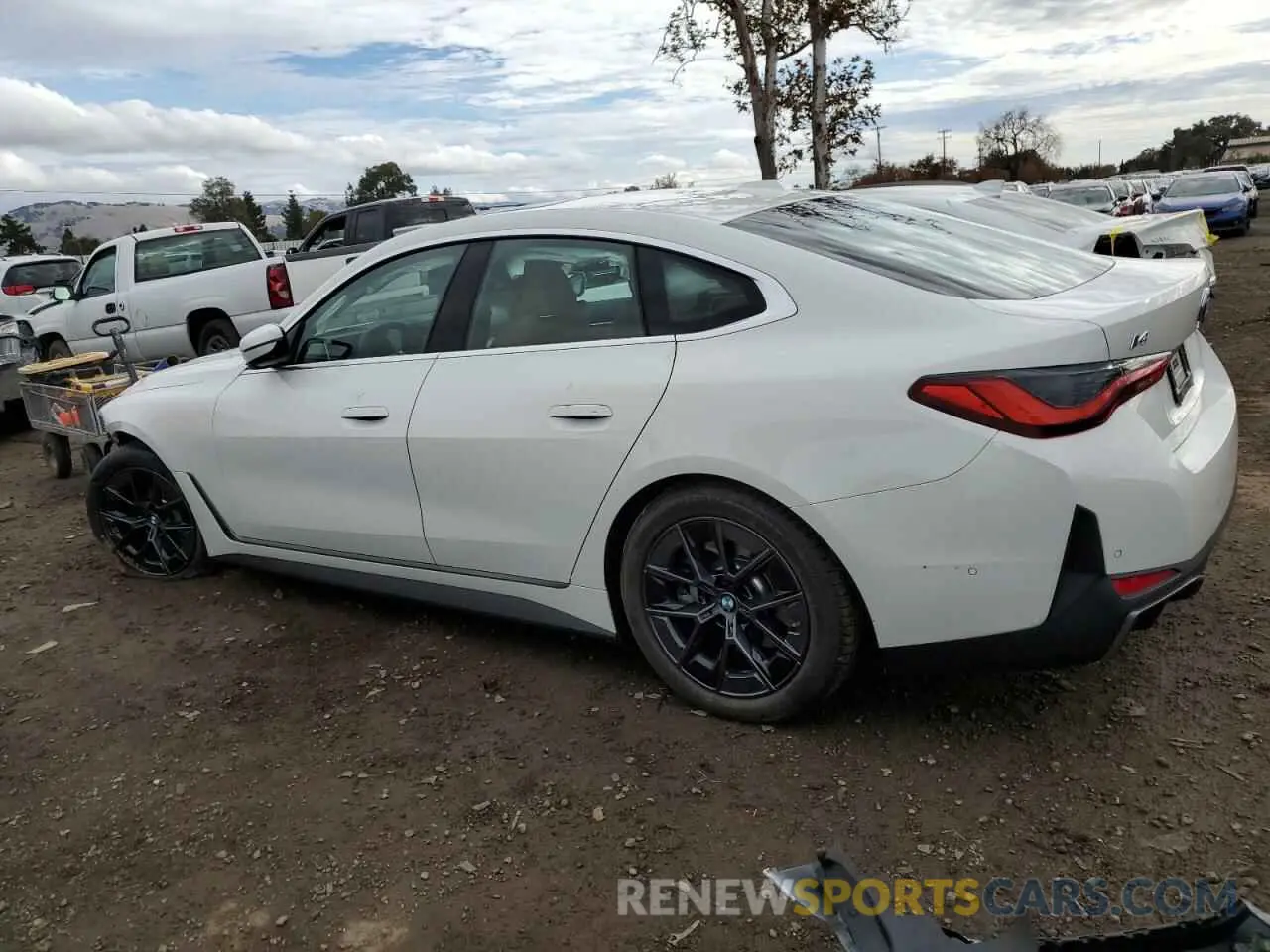 2 fotografías del automóvil dañado WBY23HD07SFT87766 BMW I4 EDRIVE 2025