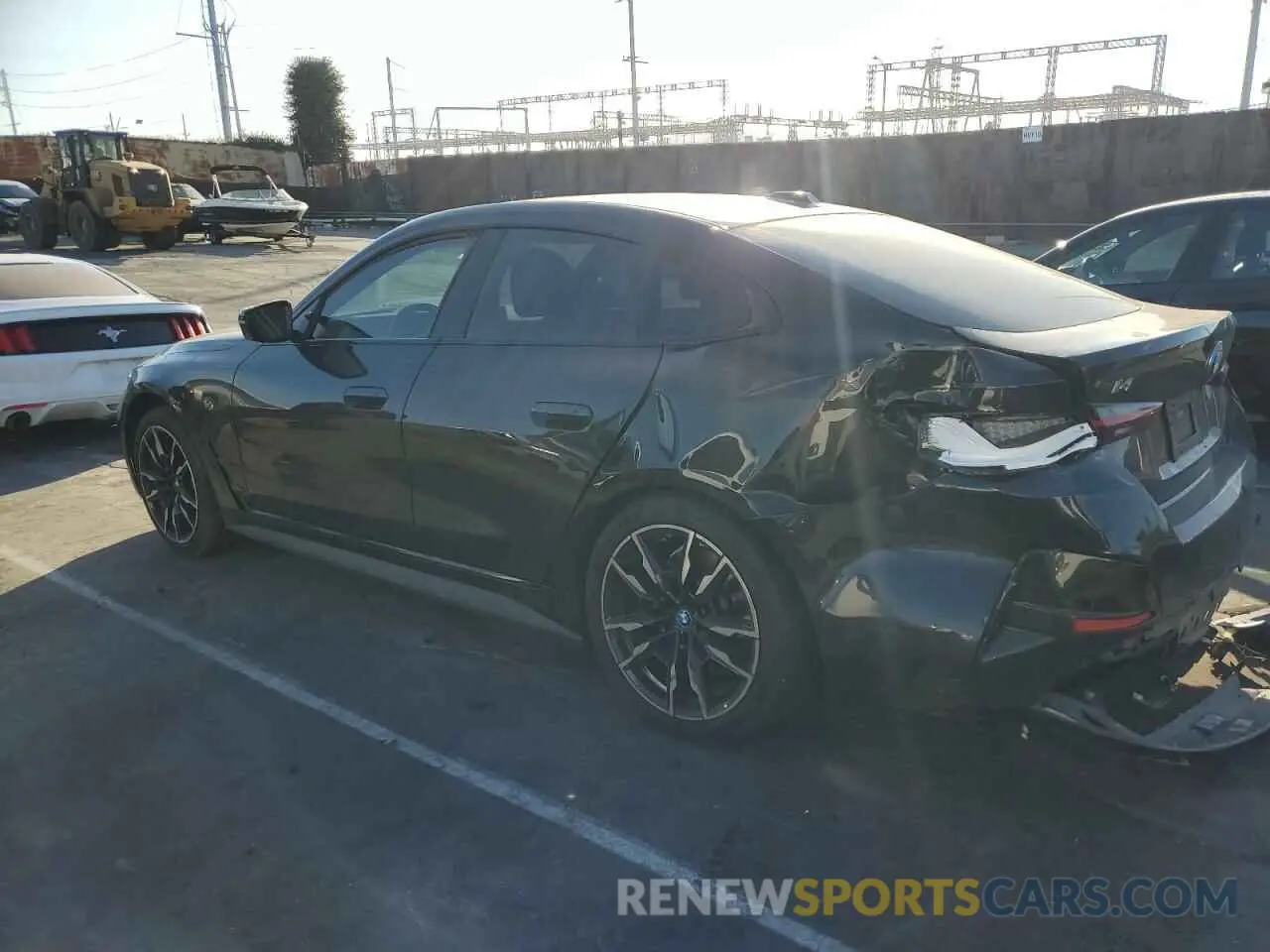 2 fotografías del automóvil dañado WBY33AW04PFR00679 BMW I4 M50 2023