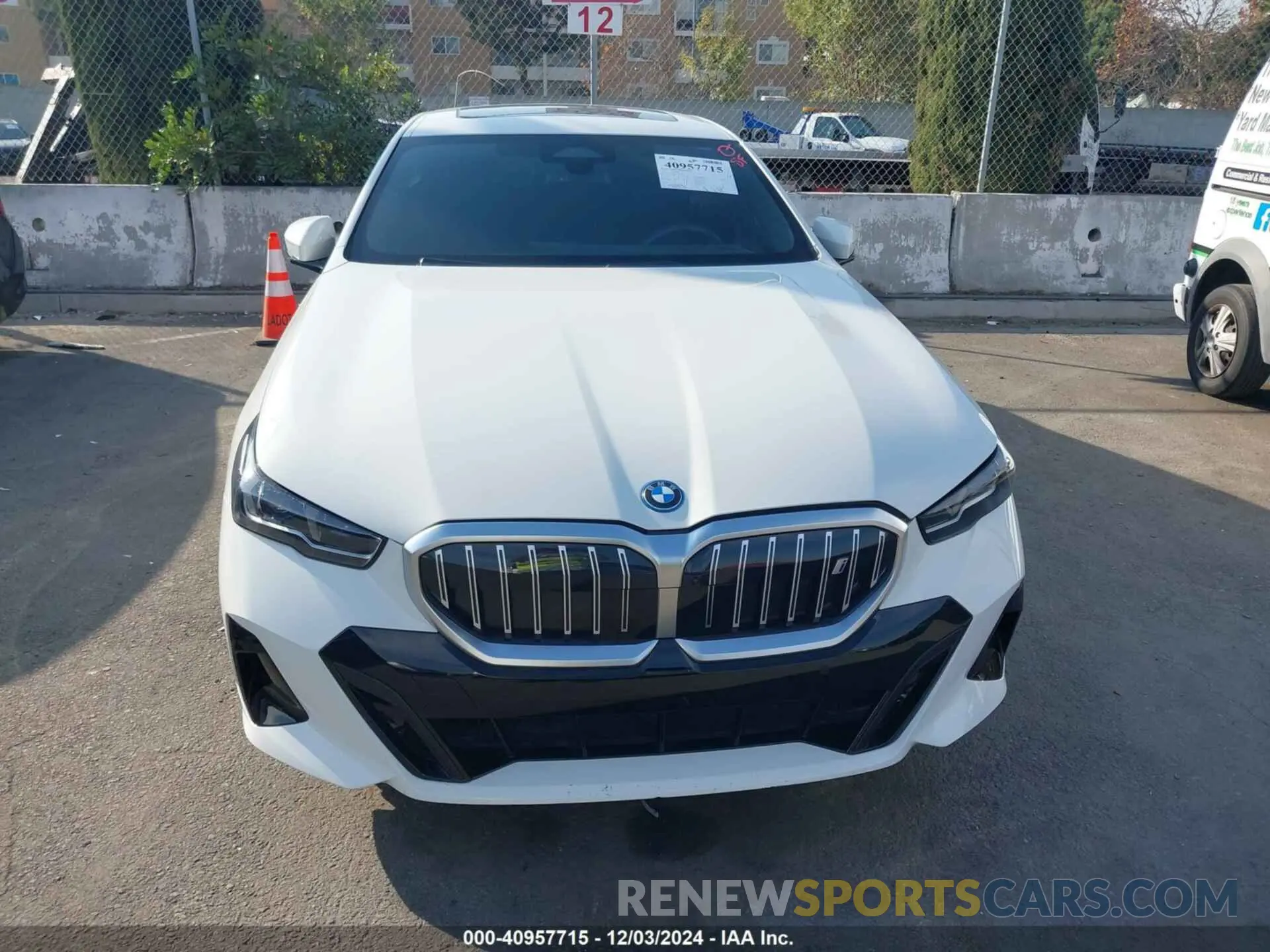12 fotografías del automóvil dañado WBY33FK01RCP59383 BMW I5 2024