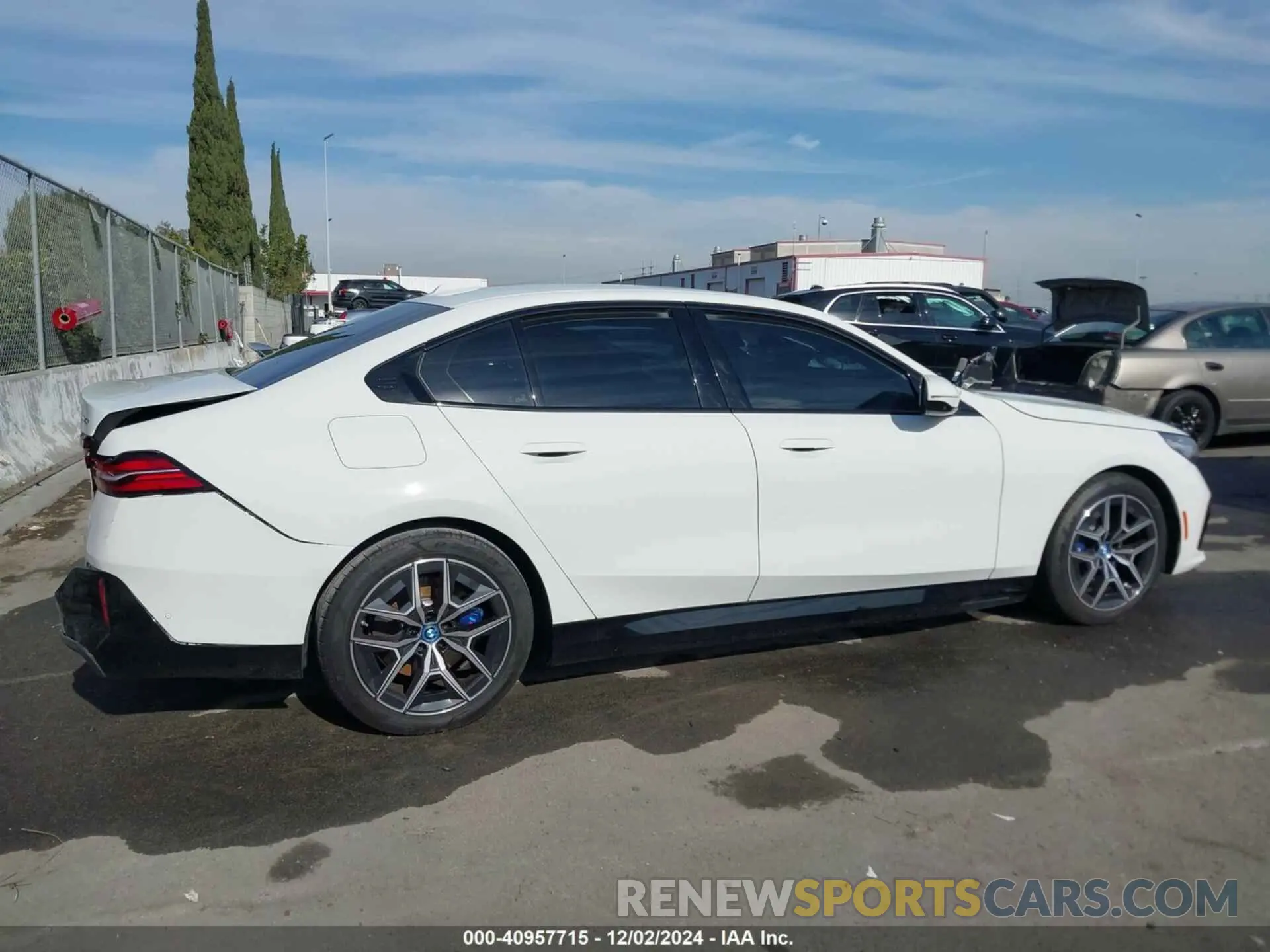 13 fotografías del automóvil dañado WBY33FK01RCP59383 BMW I5 2024