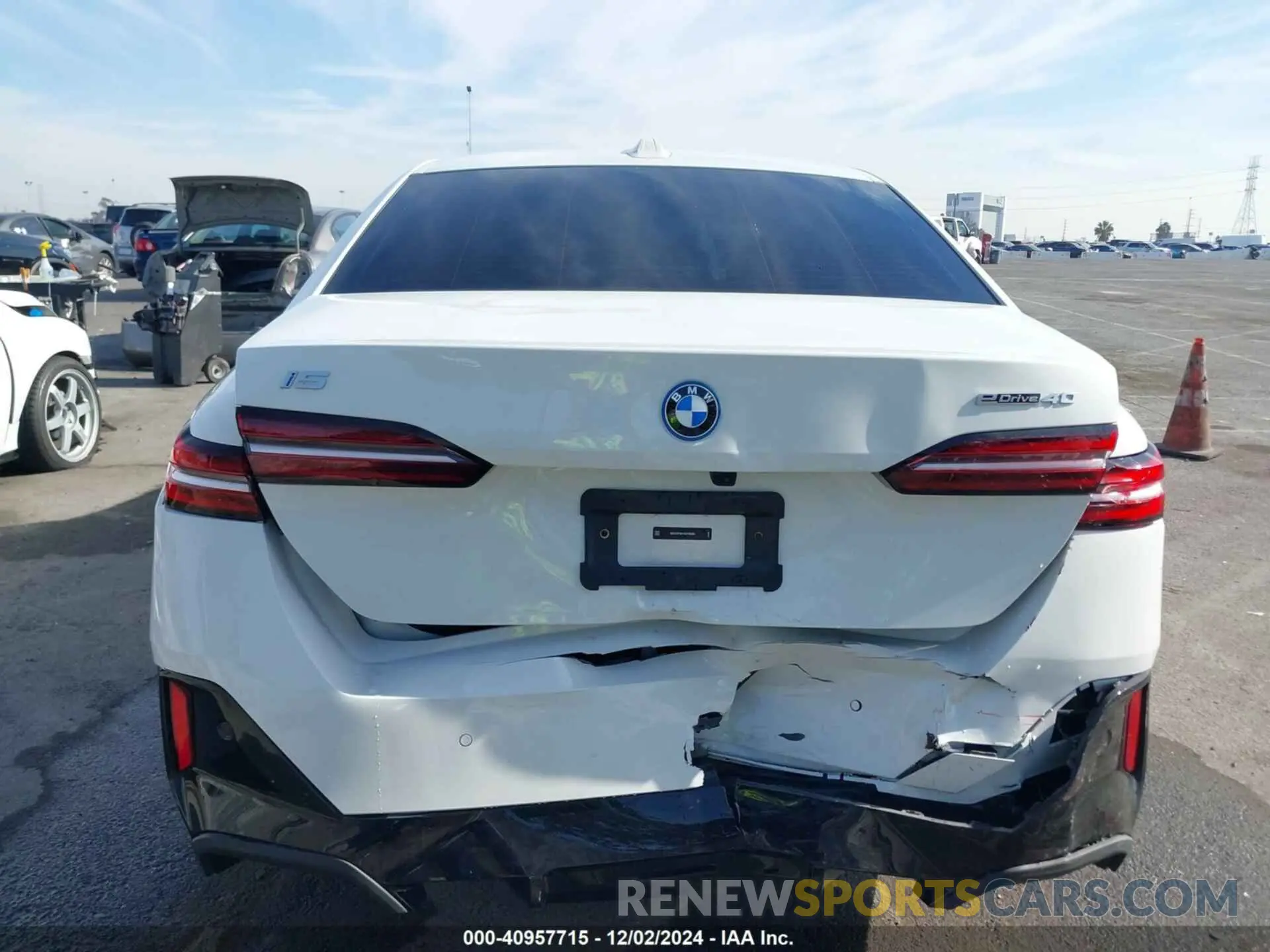 16 fotografías del automóvil dañado WBY33FK01RCP59383 BMW I5 2024