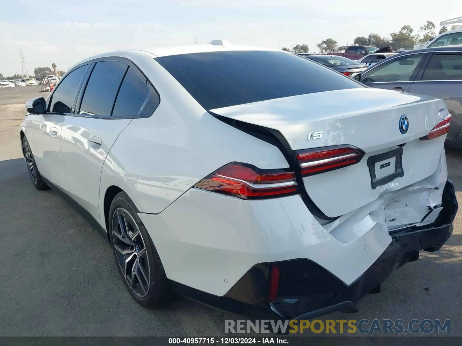19 fotografías del automóvil dañado WBY33FK01RCP59383 BMW I5 2024