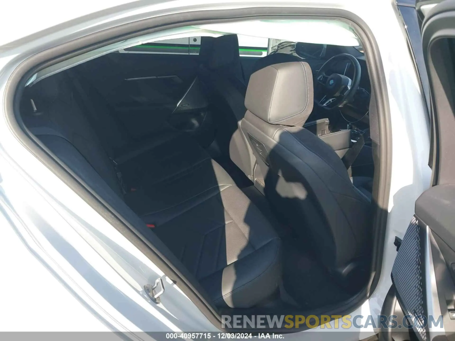 8 fotografías del automóvil dañado WBY33FK01RCP59383 BMW I5 2024