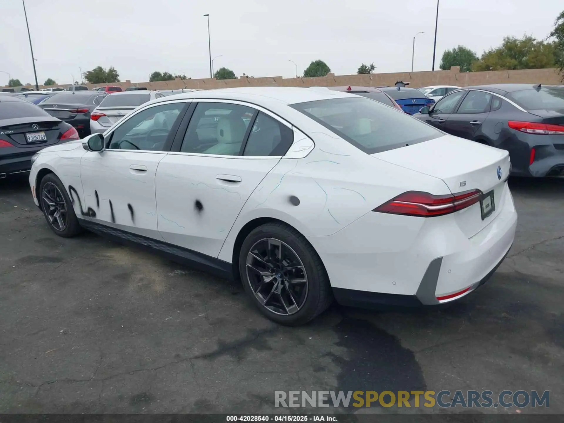 14 fotografías del automóvil dañado WBY33FK03RCR99079 BMW I5 2024