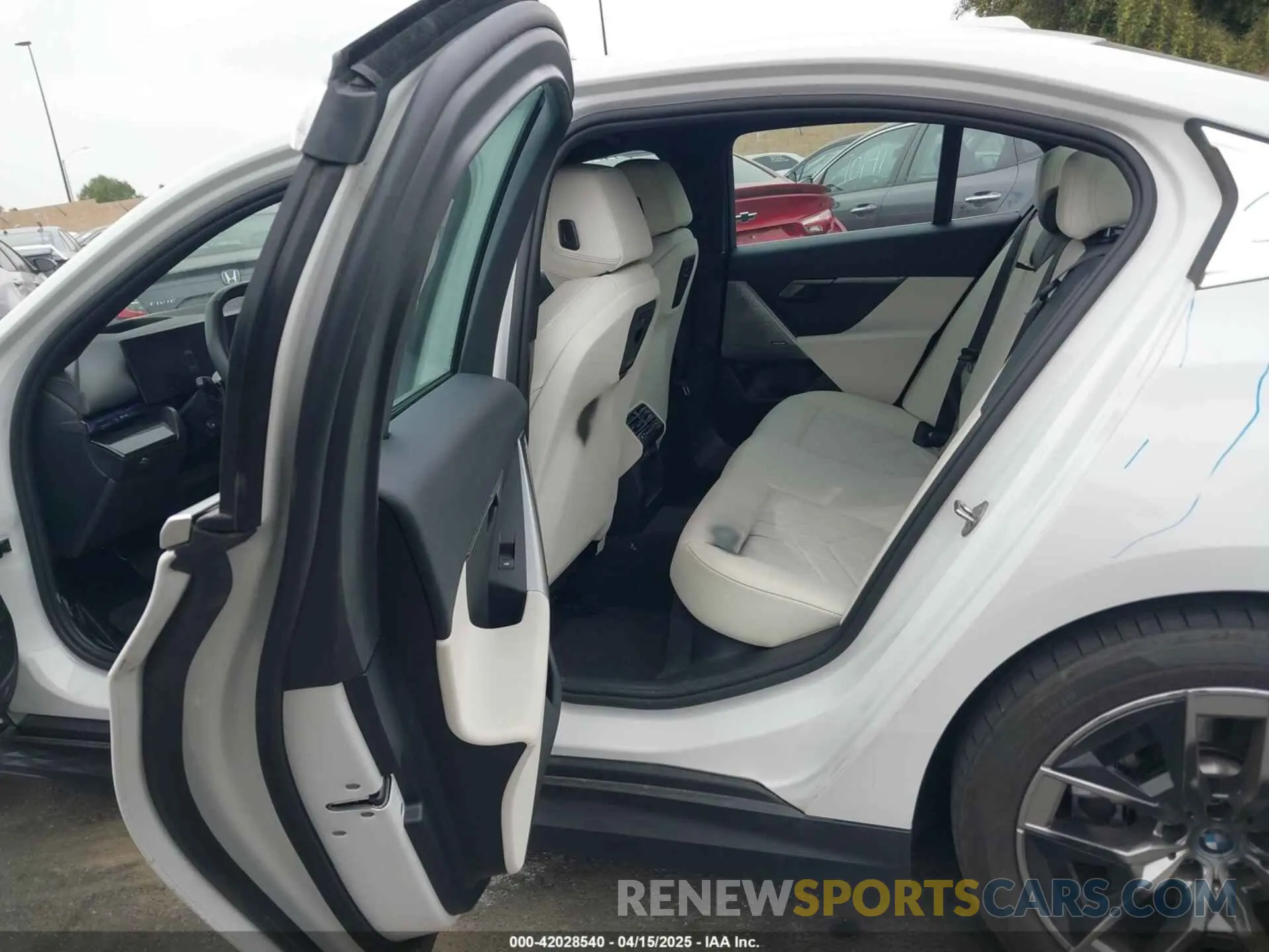 8 fotografías del automóvil dañado WBY33FK03RCR99079 BMW I5 2024