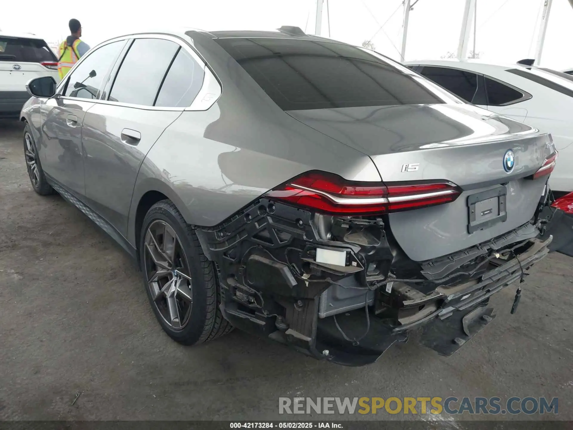 3 fotografías del automóvil dañado WBY33FK06RCR97424 BMW I5 2024