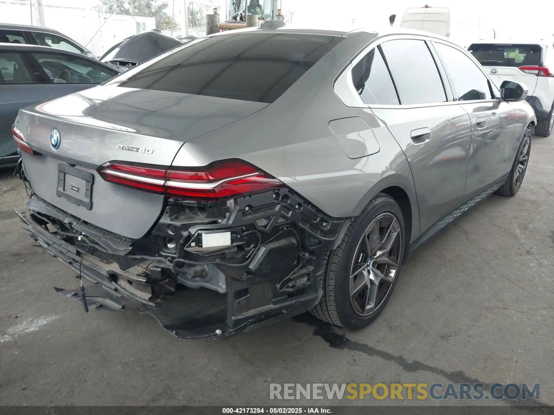4 fotografías del automóvil dañado WBY33FK06RCR97424 BMW I5 2024