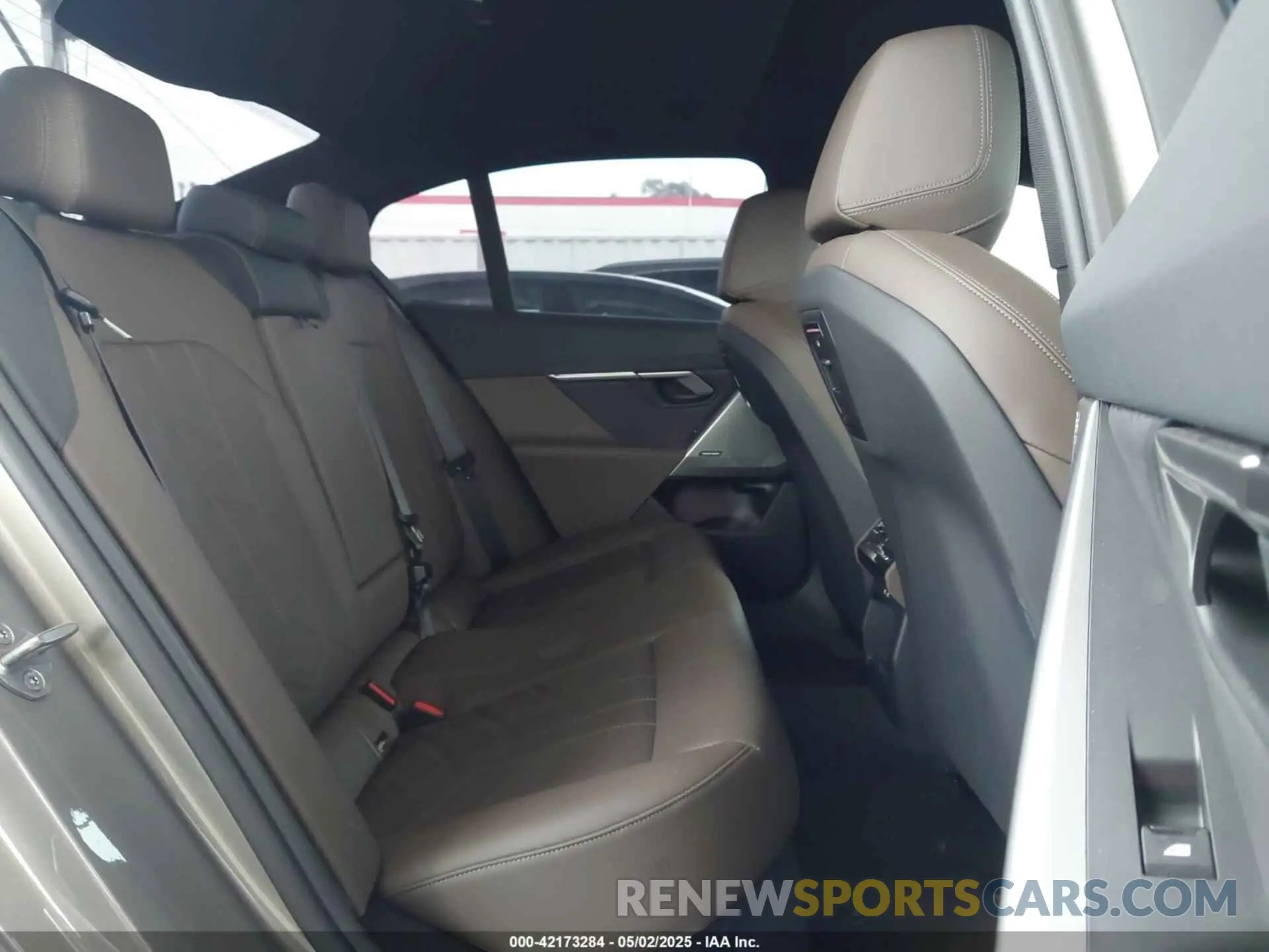 8 fotografías del automóvil dañado WBY33FK06RCR97424 BMW I5 2024