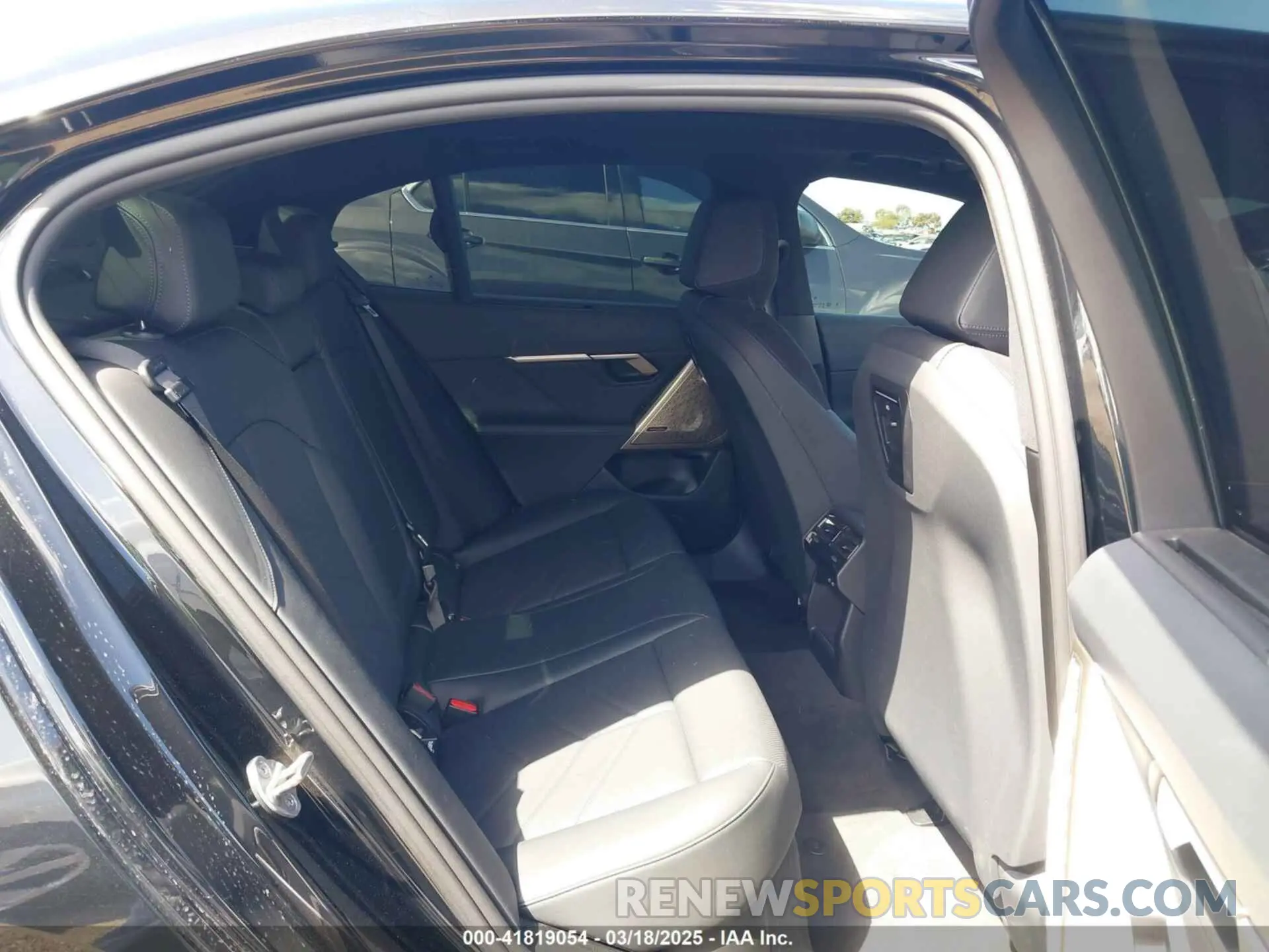 8 fotografías del automóvil dañado WBY33FK07RCR33103 BMW I5 2024
