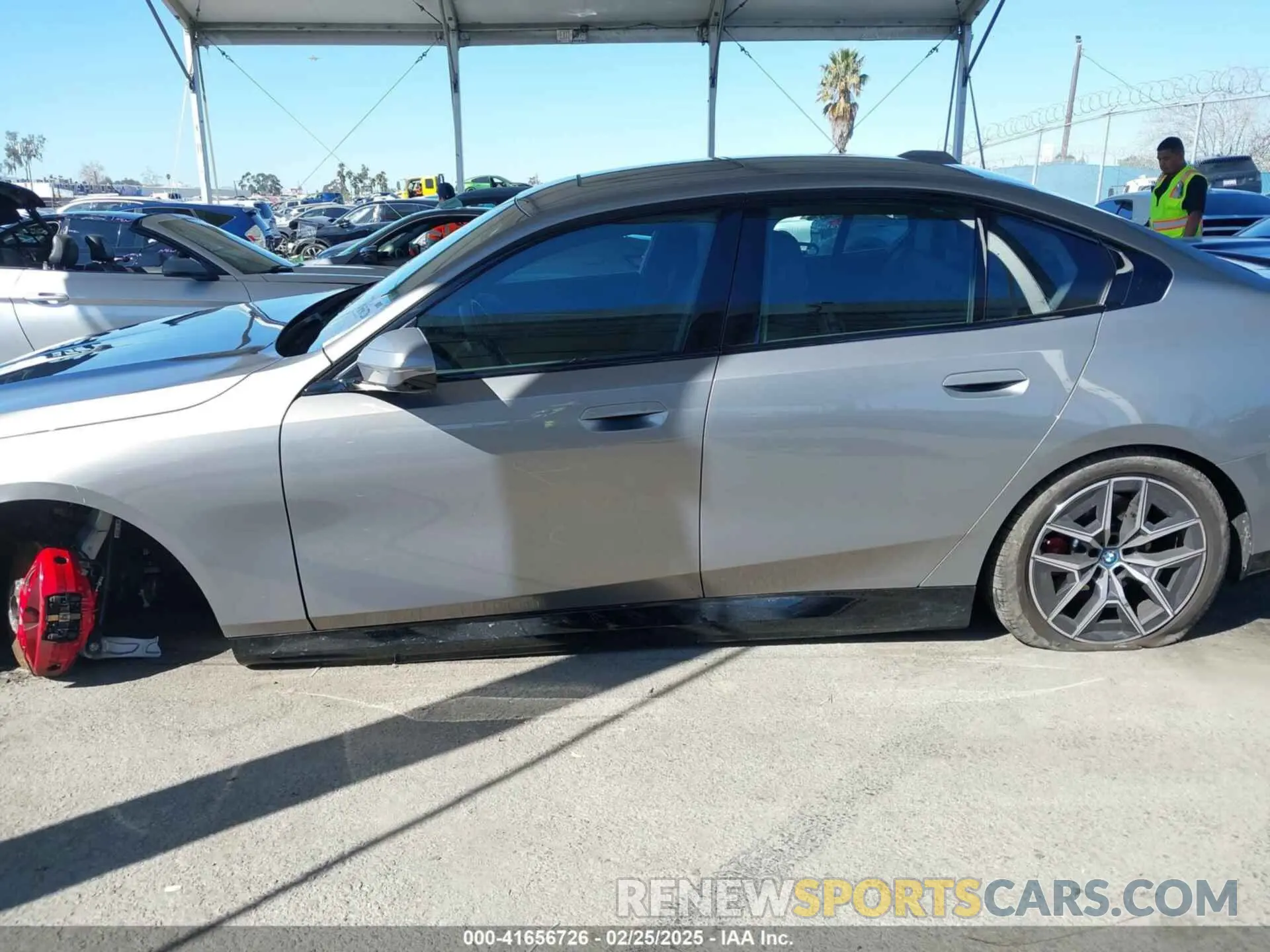 15 fotografías del automóvil dañado WBY33FK07RCS47577 BMW I5 2024