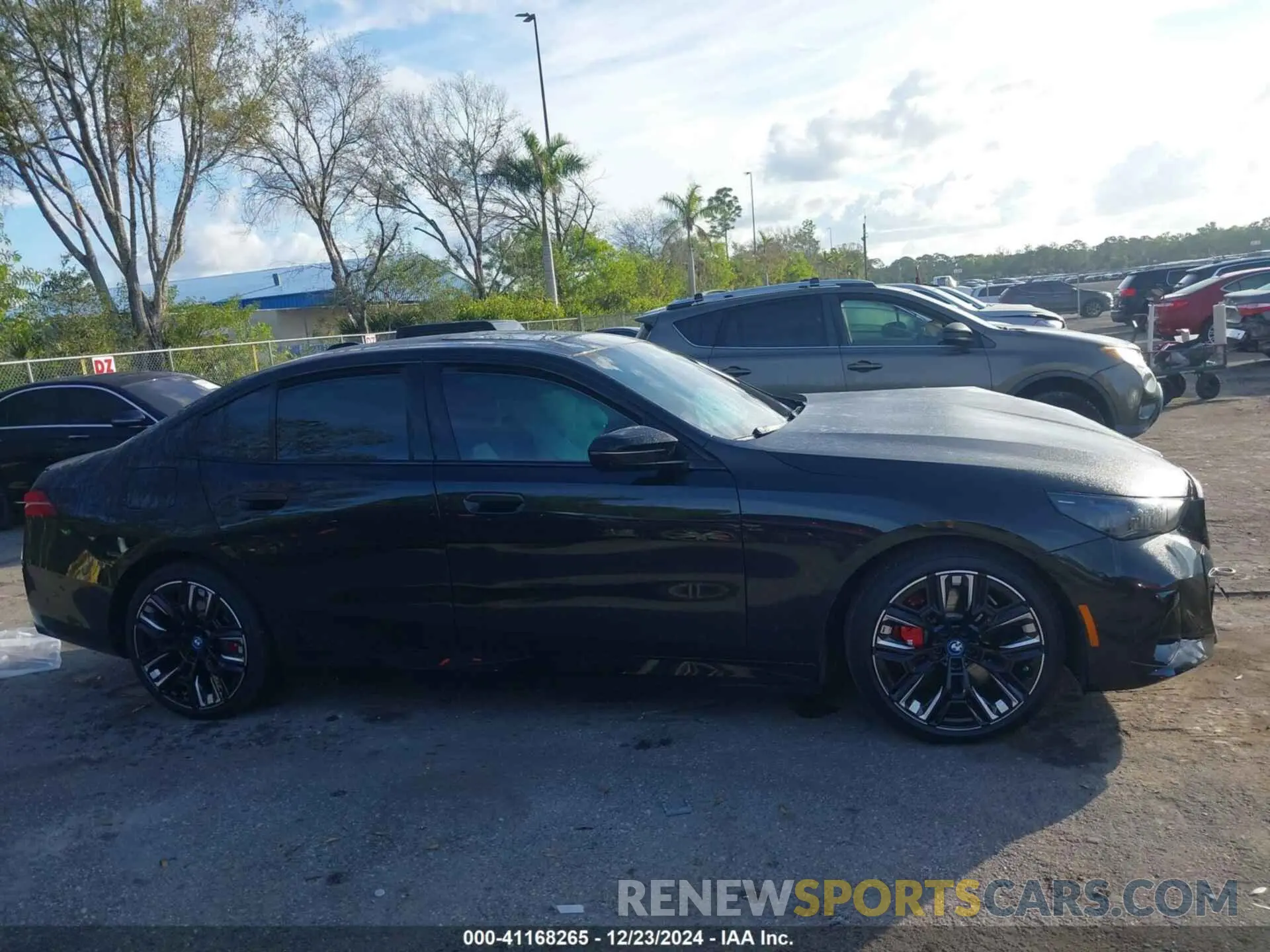 14 fotografías del automóvil dañado WBY43FK01RCR33165 BMW I5 2024