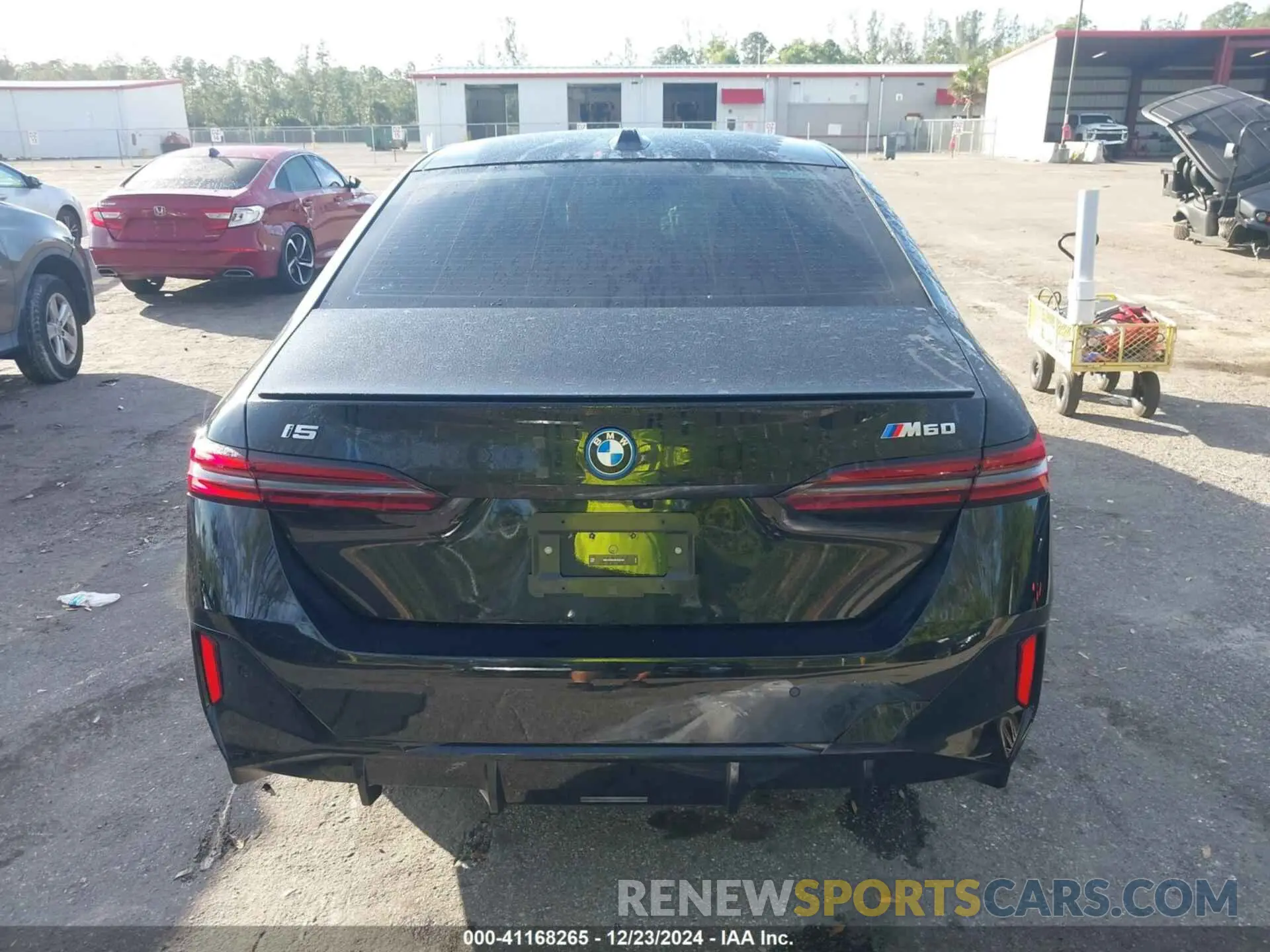 17 fotografías del automóvil dañado WBY43FK01RCR33165 BMW I5 2024