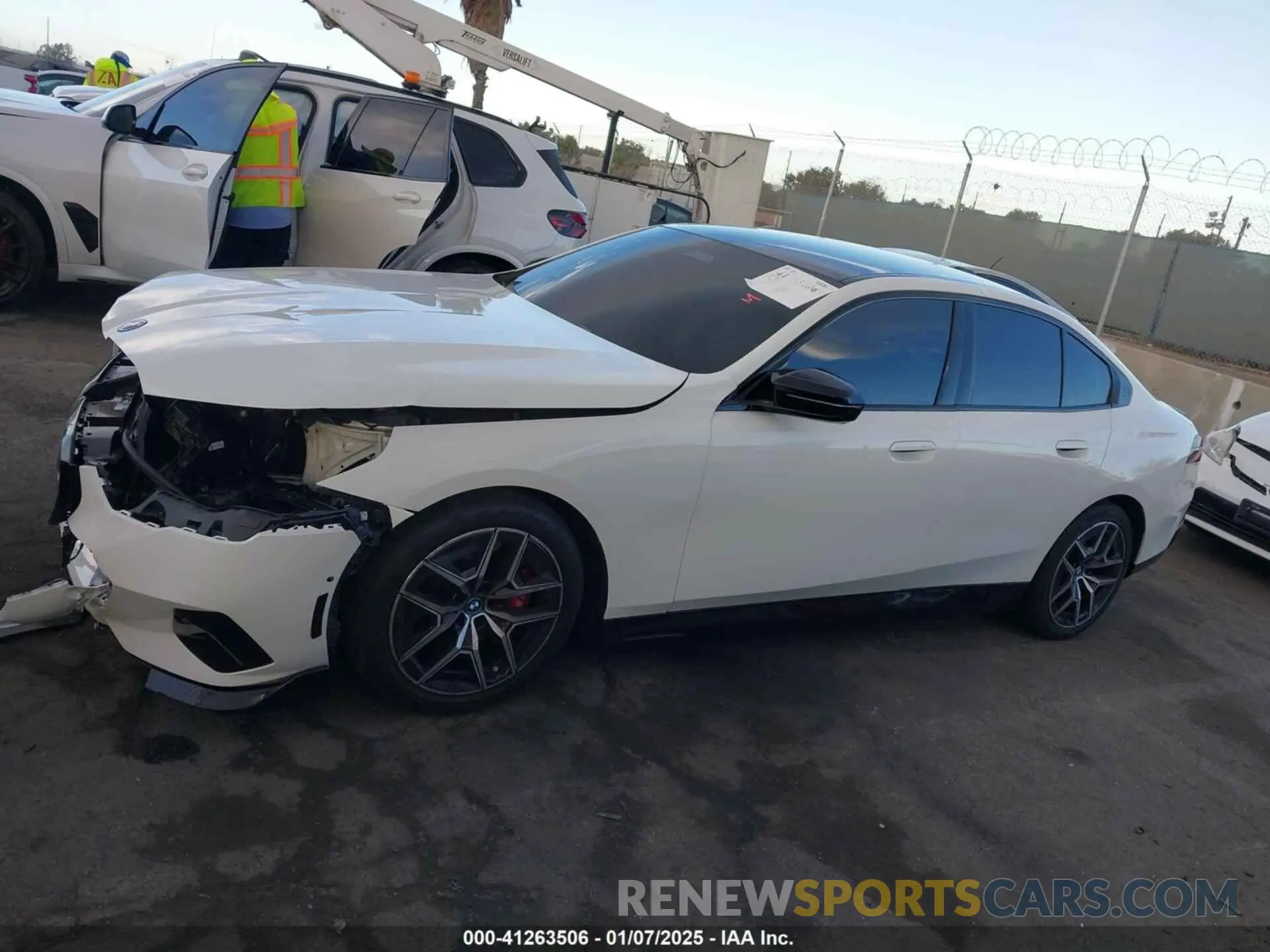 14 fotografías del automóvil dañado WBY43FK05RCR89416 BMW I5 2024