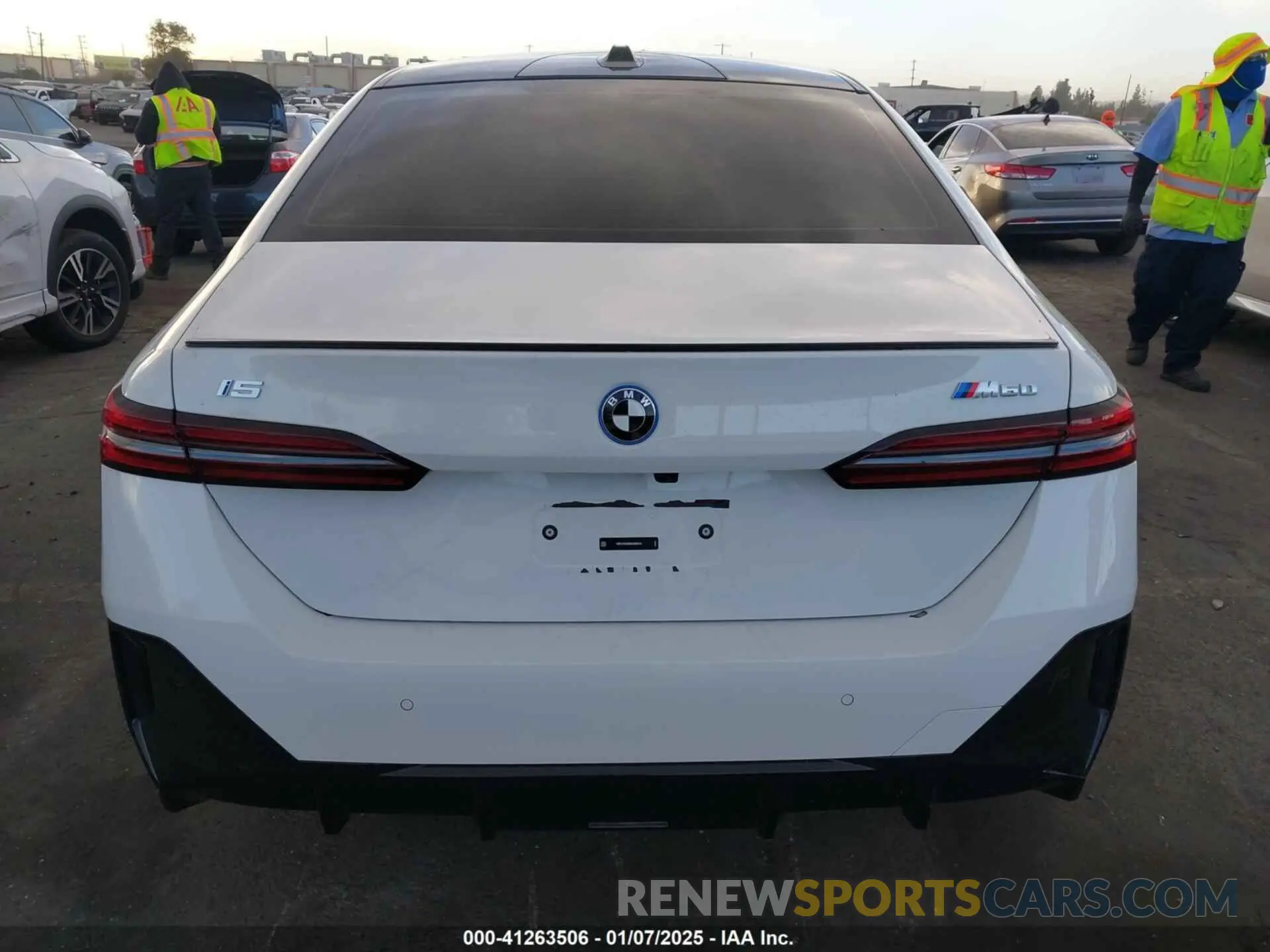 16 fotografías del automóvil dañado WBY43FK05RCR89416 BMW I5 2024
